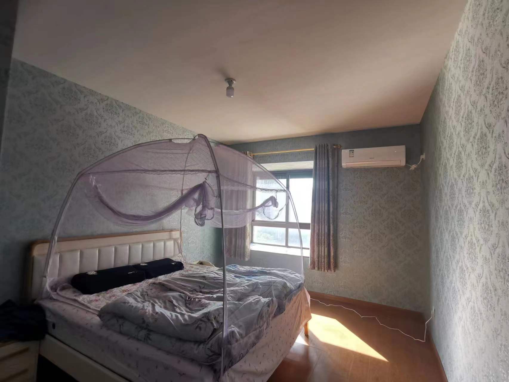 皇家花园北区 3室2厅2卫 144m&sup2;