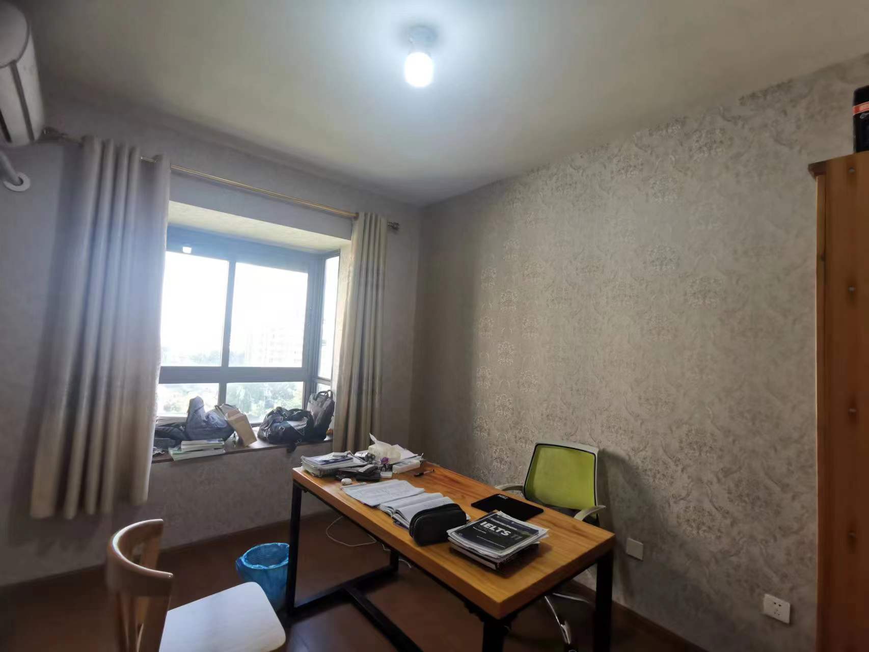 皇家花园北区 3室2厅2卫 144m&sup2;