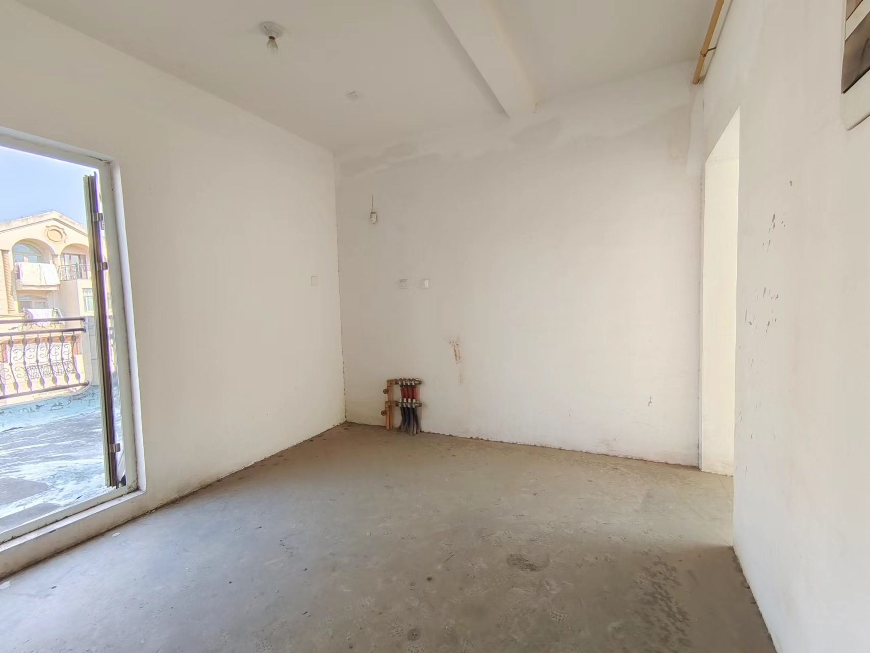 军山花园 5室3厅3卫 233m²