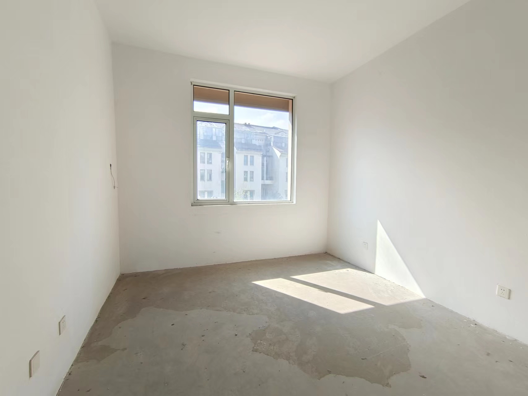 军山花园 5室3厅3卫 233m&sup2;