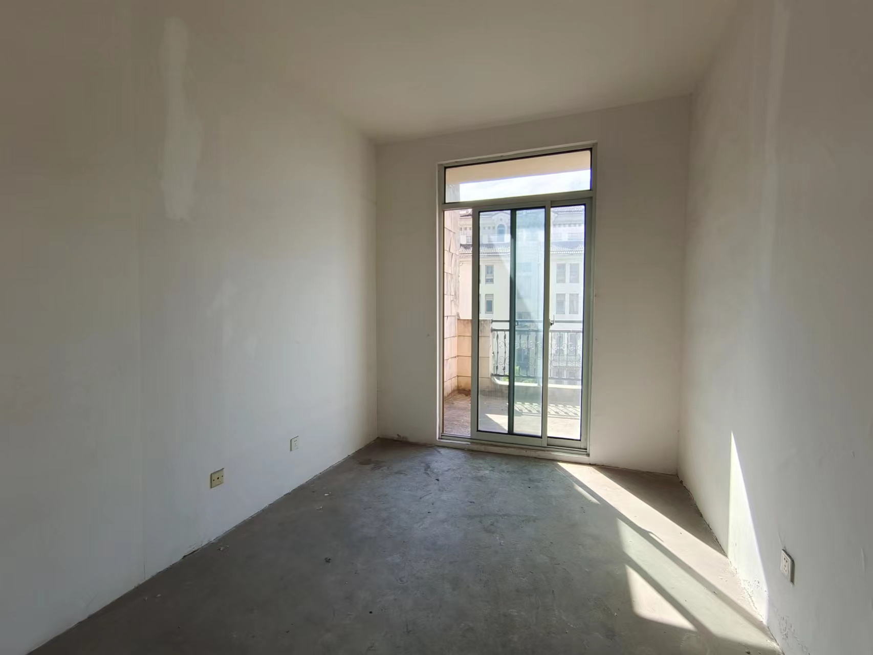 军山花园 5室3厅3卫 233m&sup2;