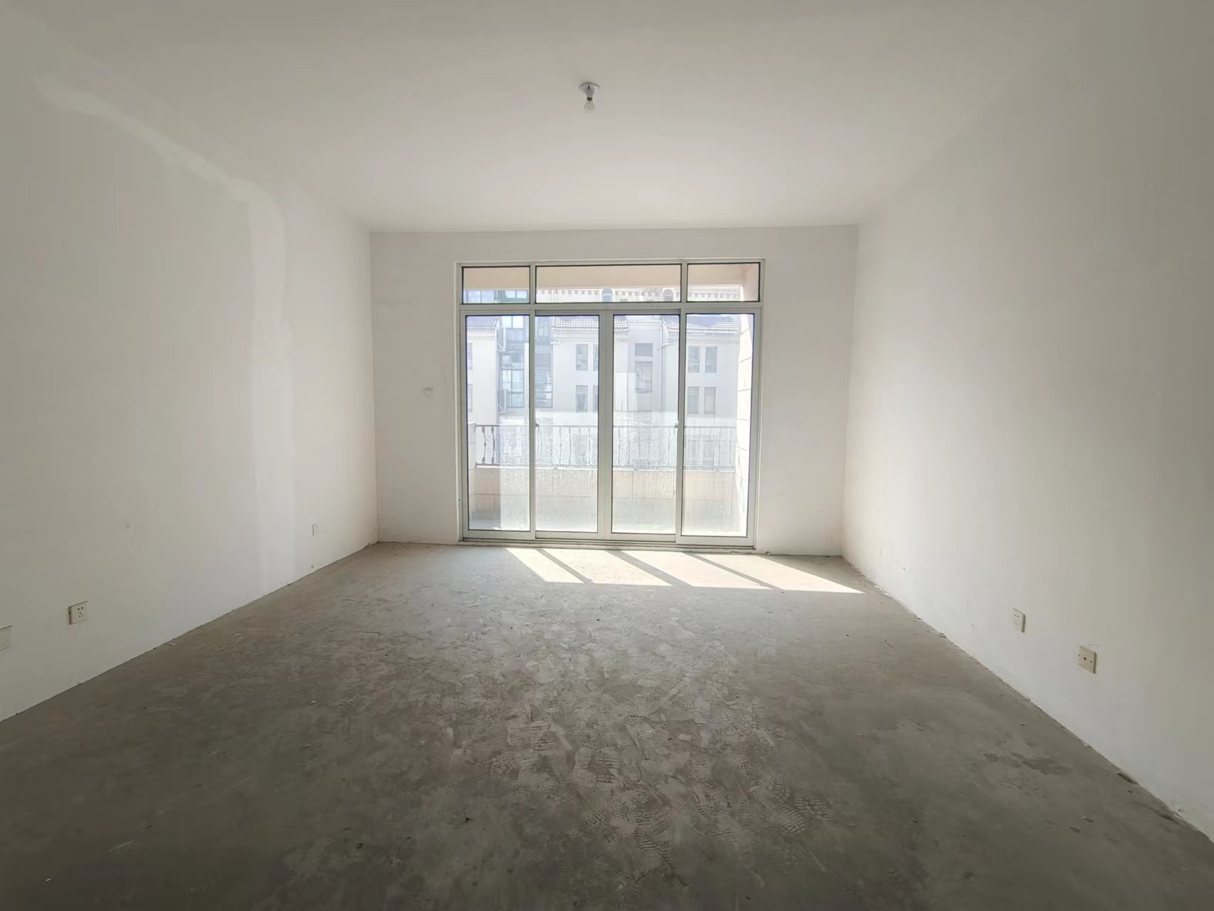 军山花园 5室3厅3卫 233m&sup2;