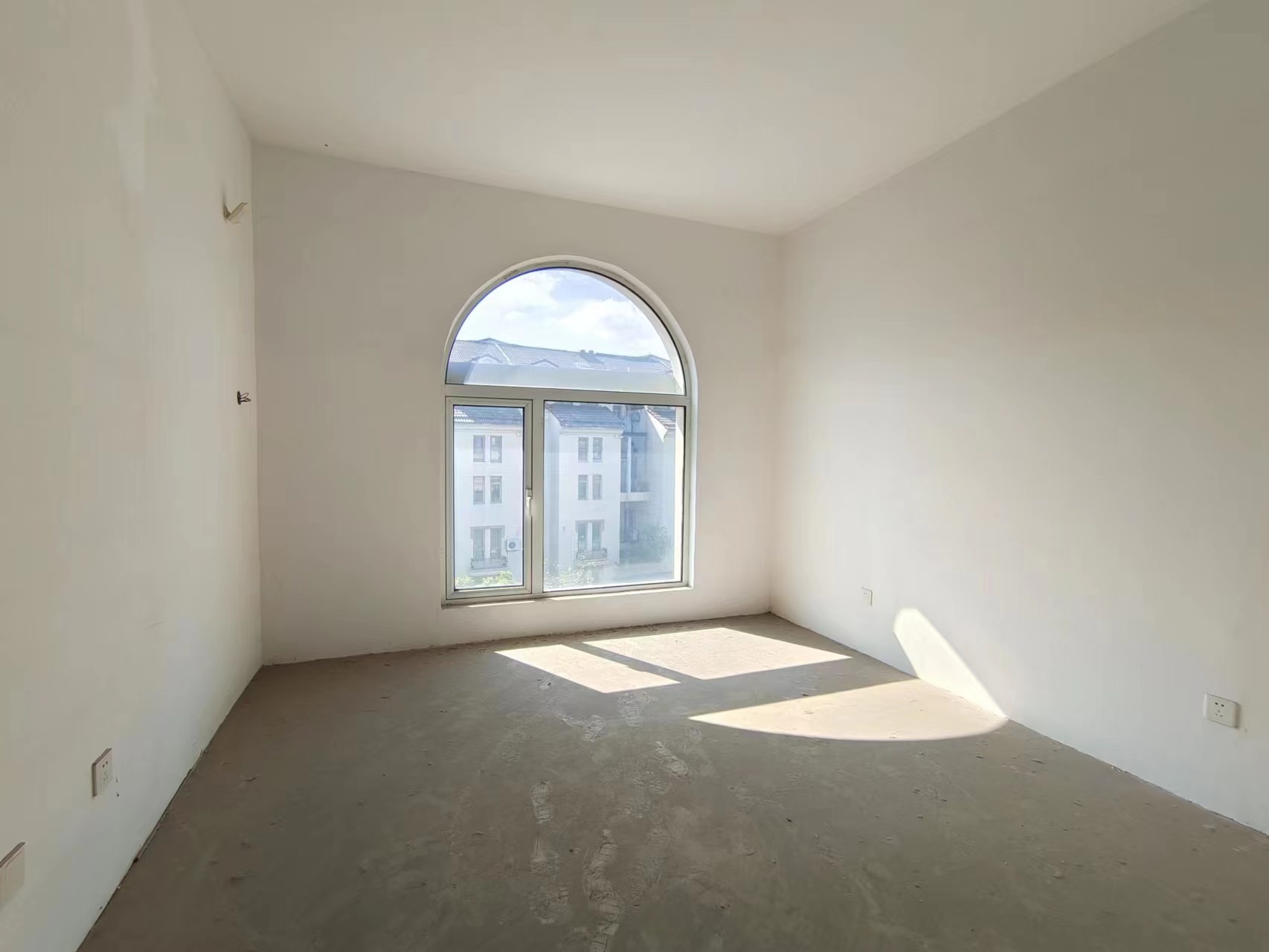 军山花园 5室3厅3卫 233m&sup2;