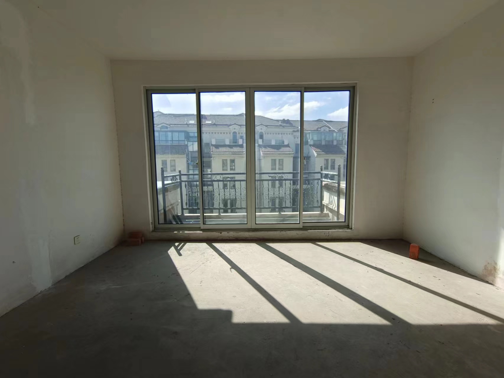 军山花园 5室3厅3卫 233m&sup2;