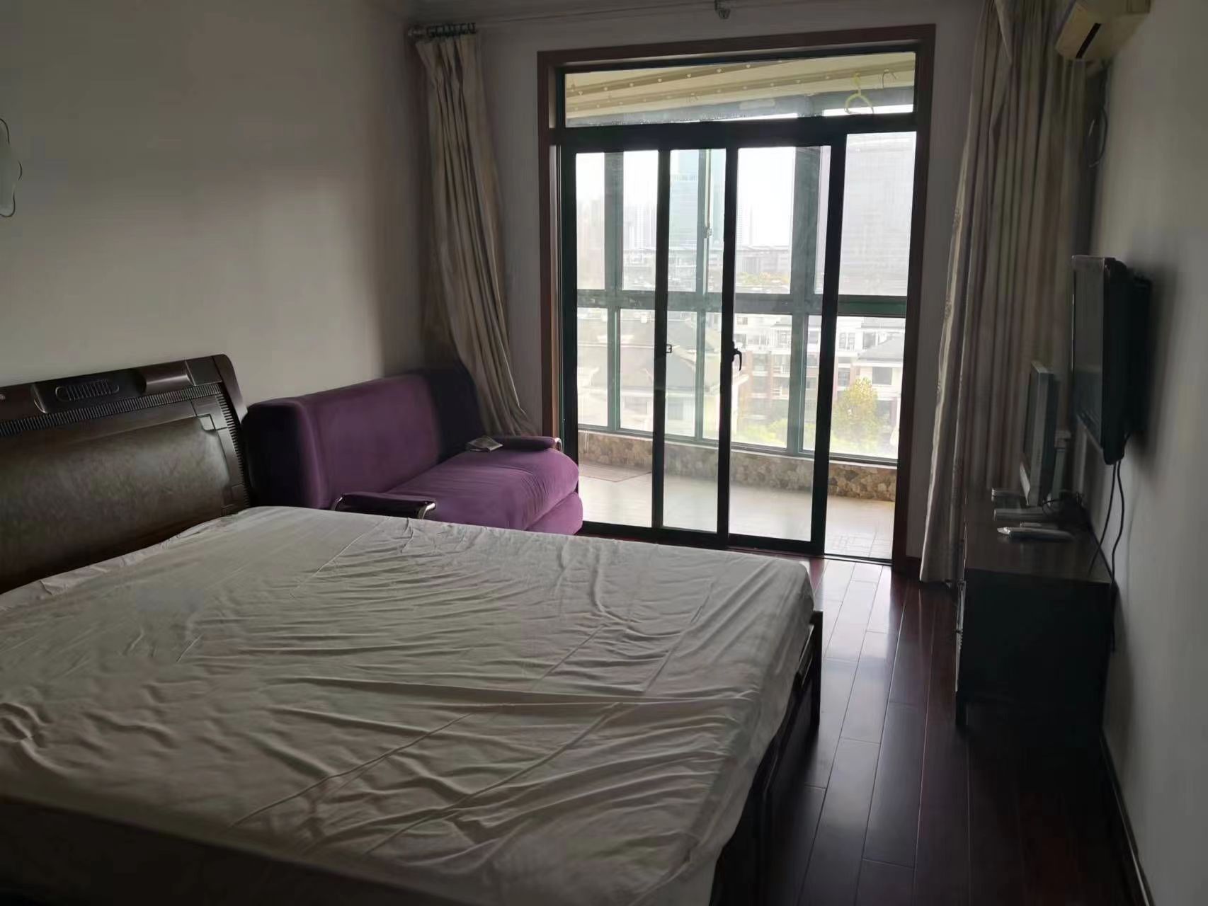 凤凰莱茵苑 3室2厅2卫 145.00m&sup2;
