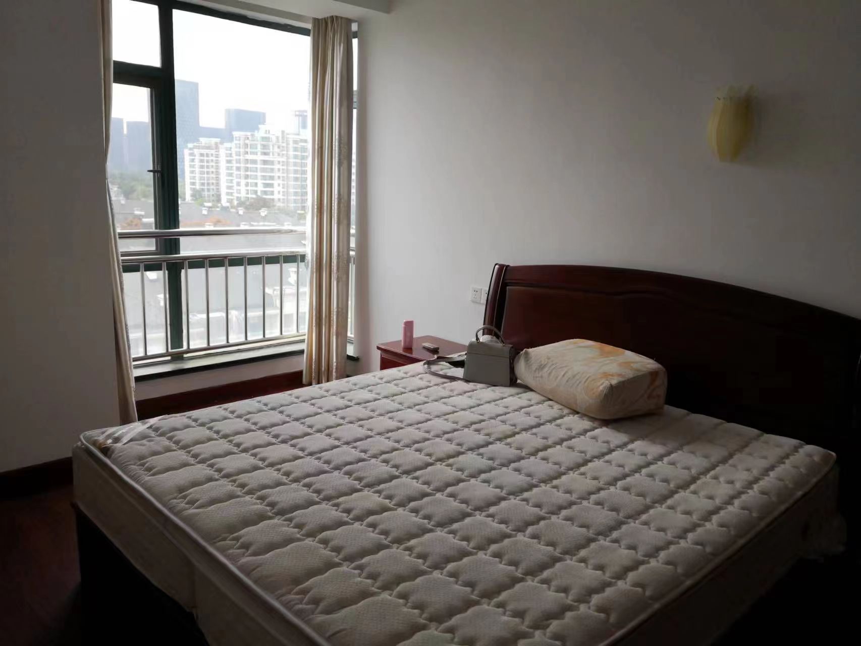 凤凰莱茵苑 3室2厅2卫 145.00m&sup2;