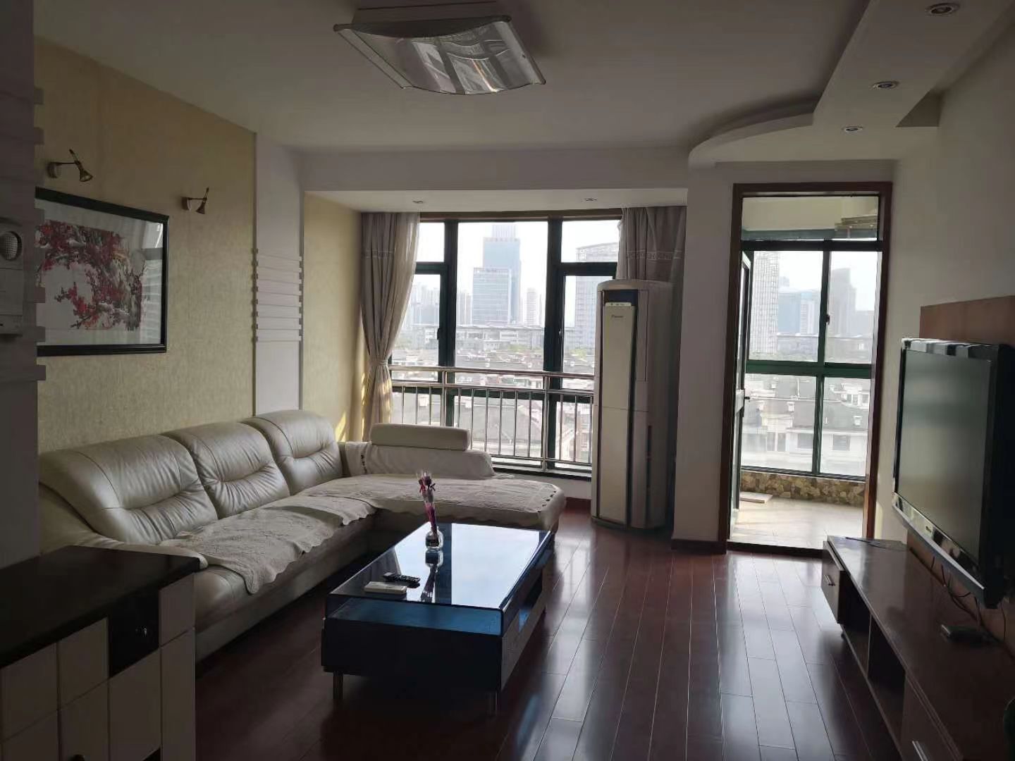 凤凰莱茵苑 3室2厅2卫 145.00m&sup2;