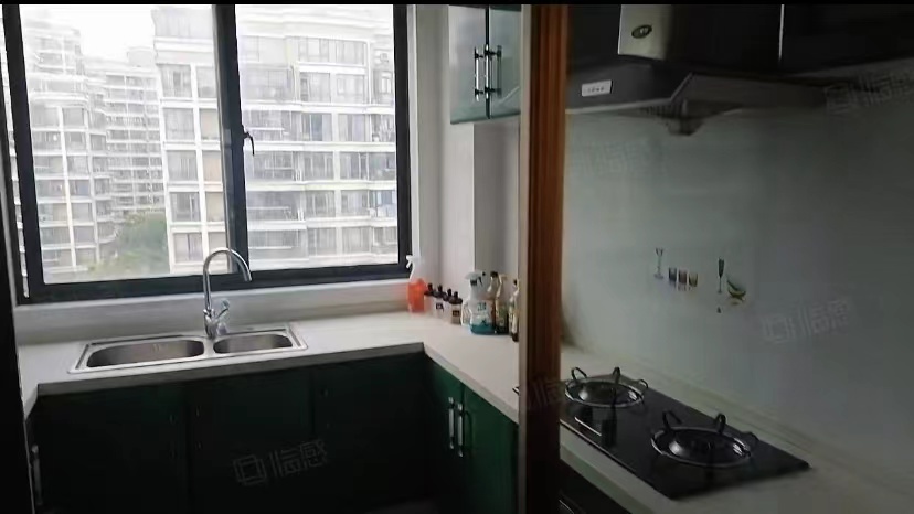 凤凰莱茵苑 3室2厅2卫 145.00m&sup2;