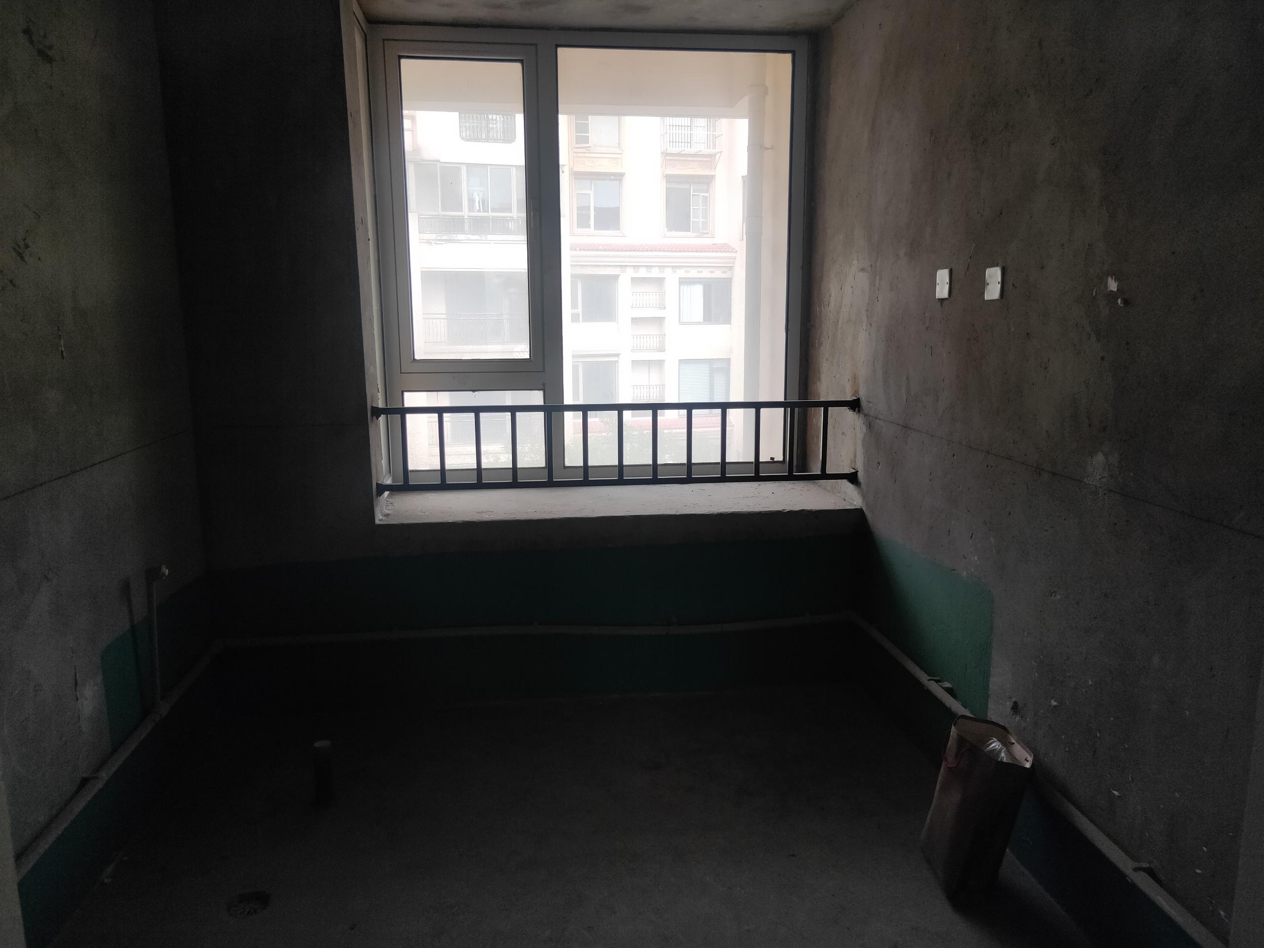 军山花园 4室2厅2卫 236m&sup2;
