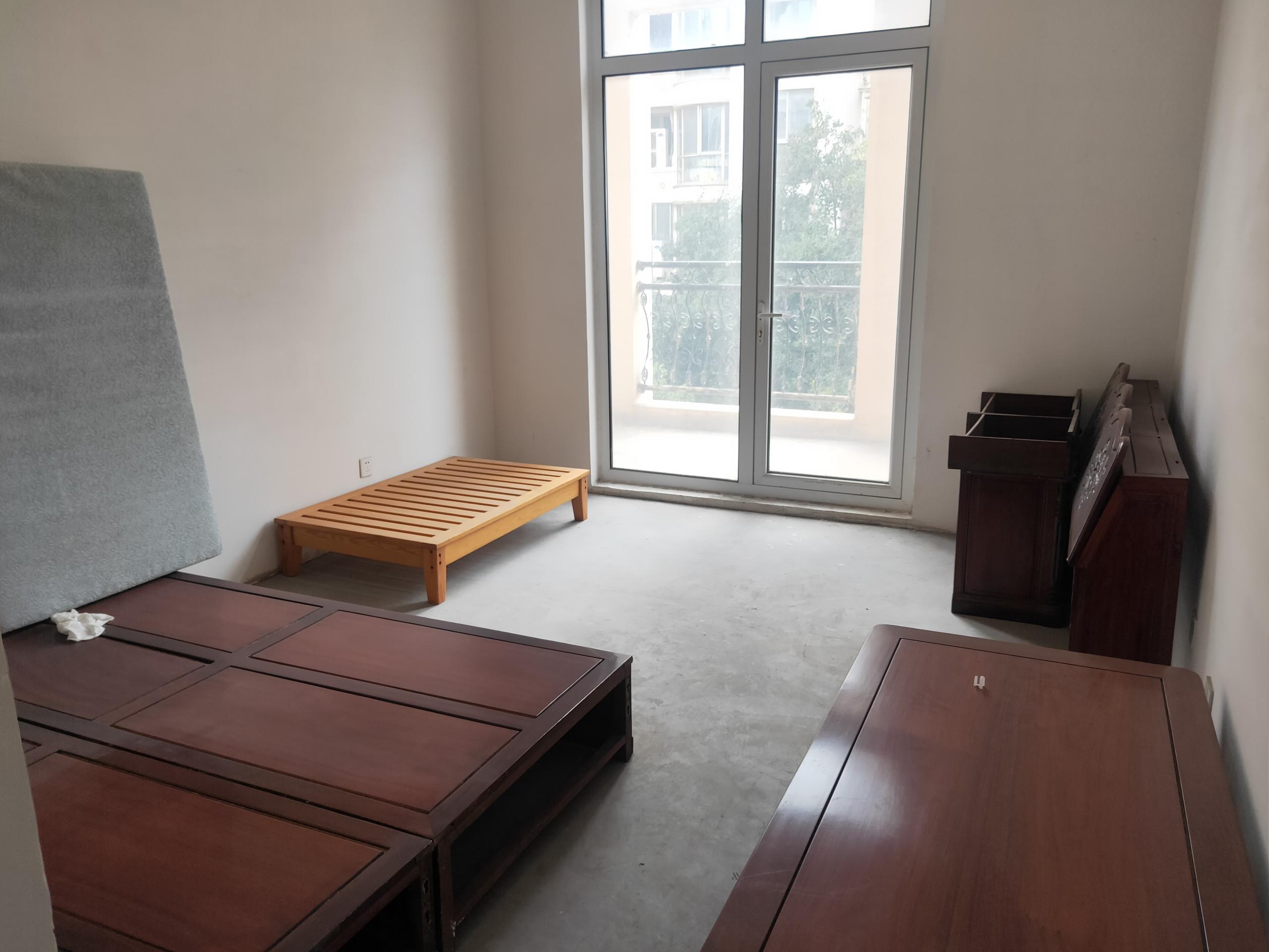 军山花园 4室2厅2卫 236m&sup2;