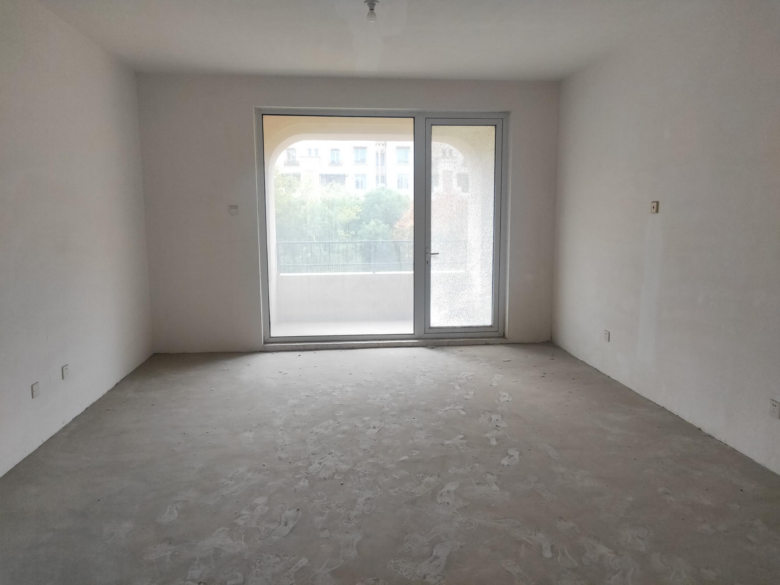 军山花园 4室2厅2卫 236m&sup2;