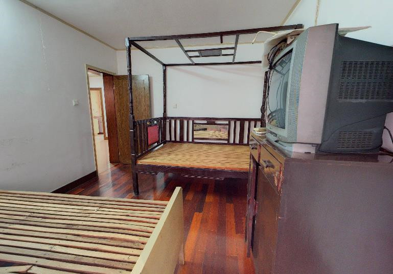 外滩小区 5室3厅3卫 130m&sup2;