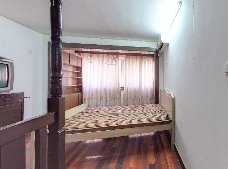 外滩小区 5室3厅3卫 130m&sup2;