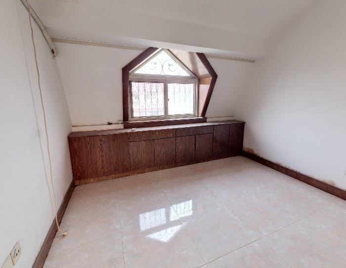 外滩小区 5室3厅3卫 130m&sup2;