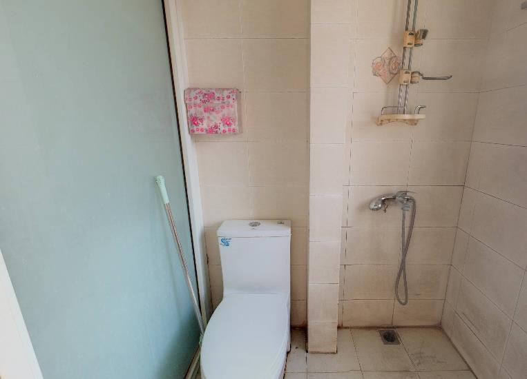外滩小区 5室3厅3卫 130m&sup2;