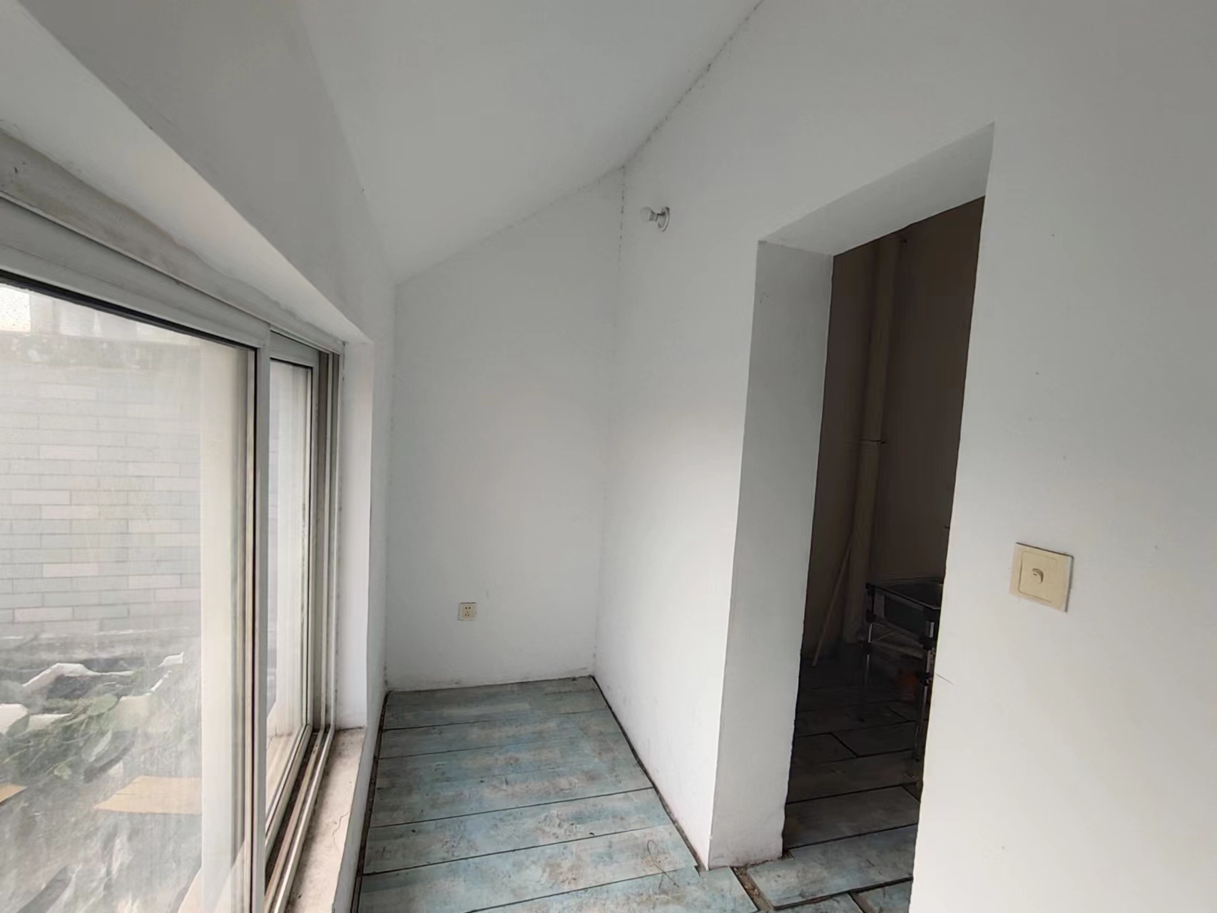 城山家园 5室1厅1卫 186.00m²