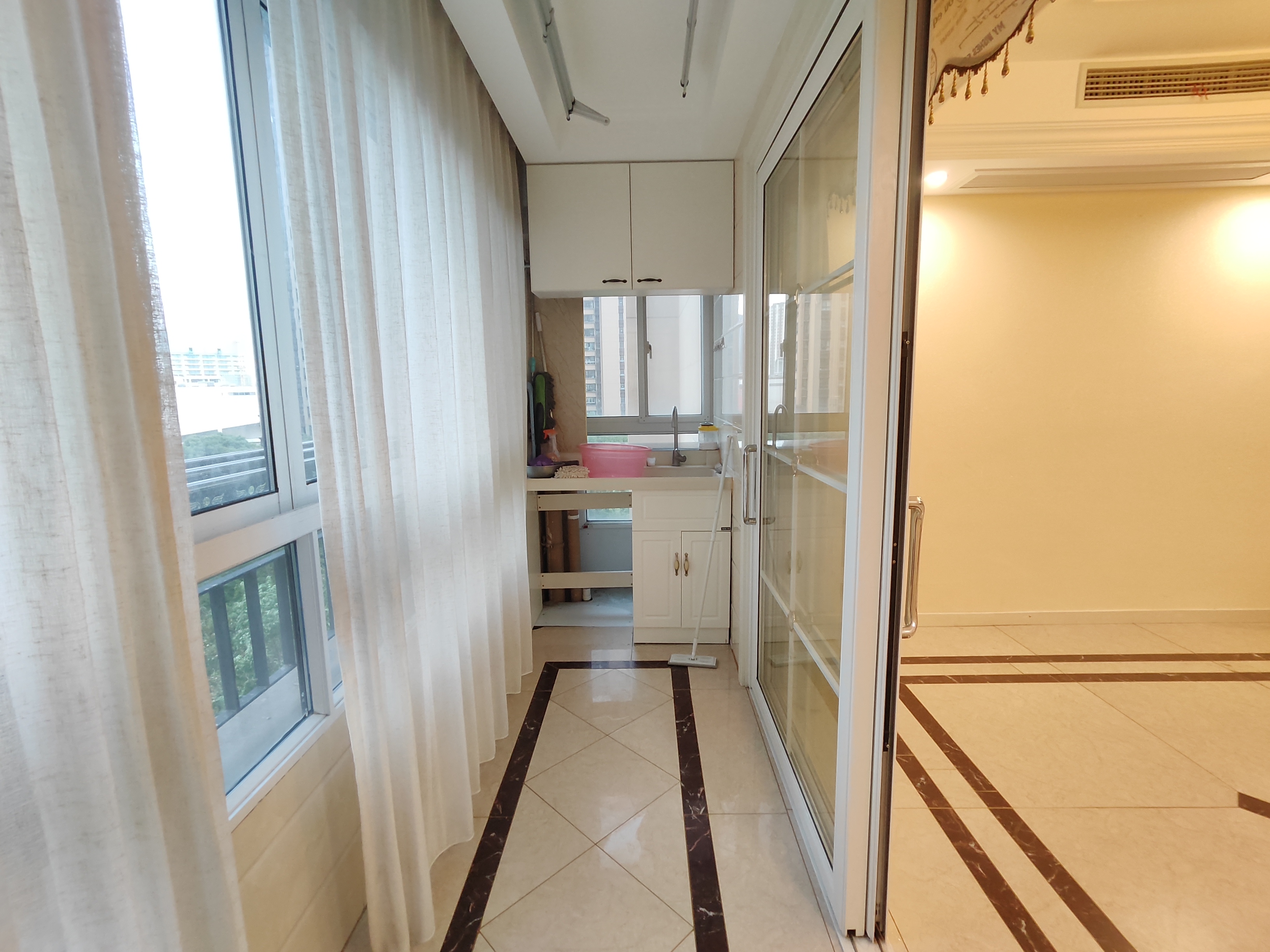 保利香槟国际 4室2厅2卫 137m&sup2;