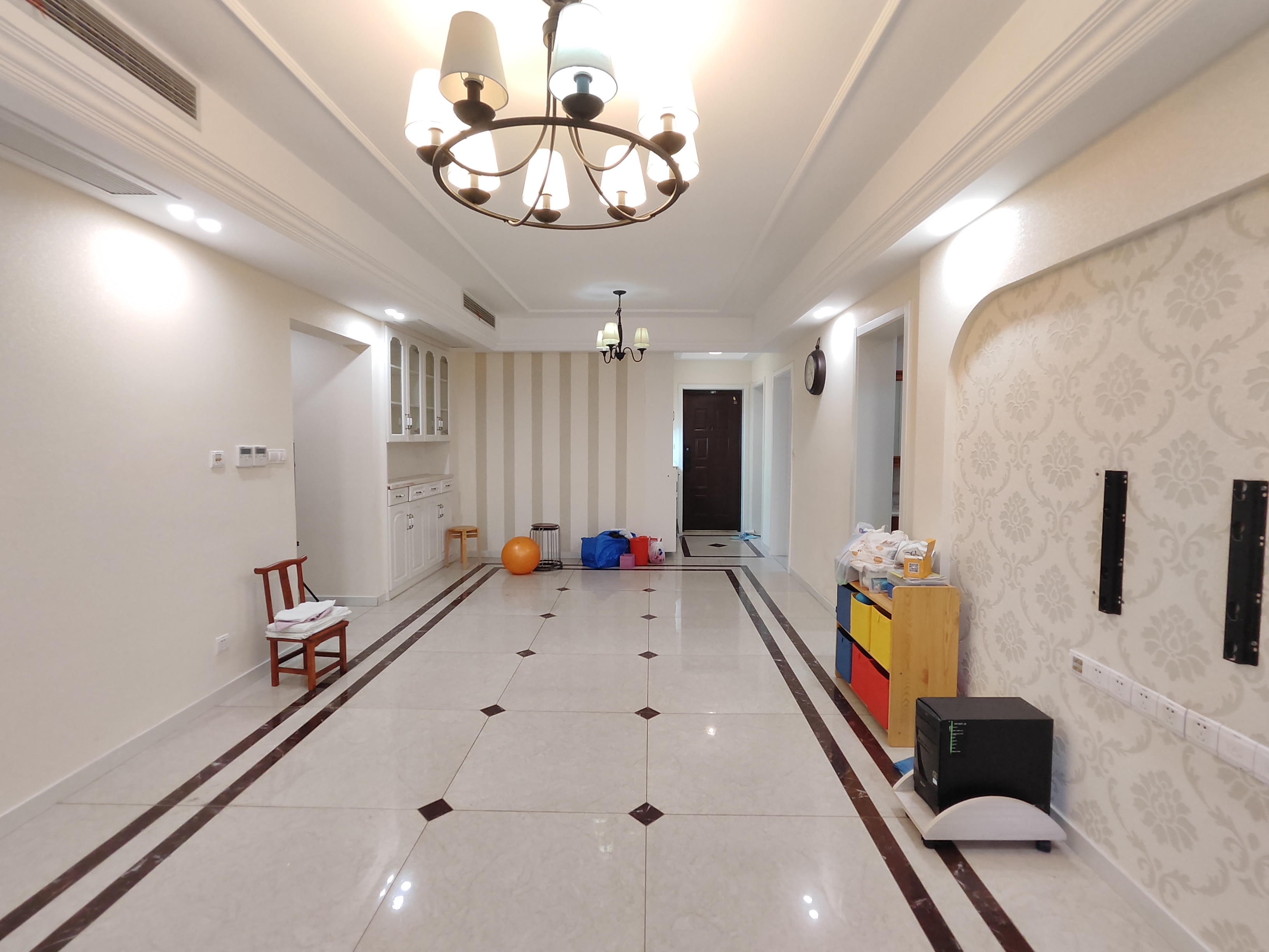 保利香槟国际 4室2厅2卫 137m&sup2;