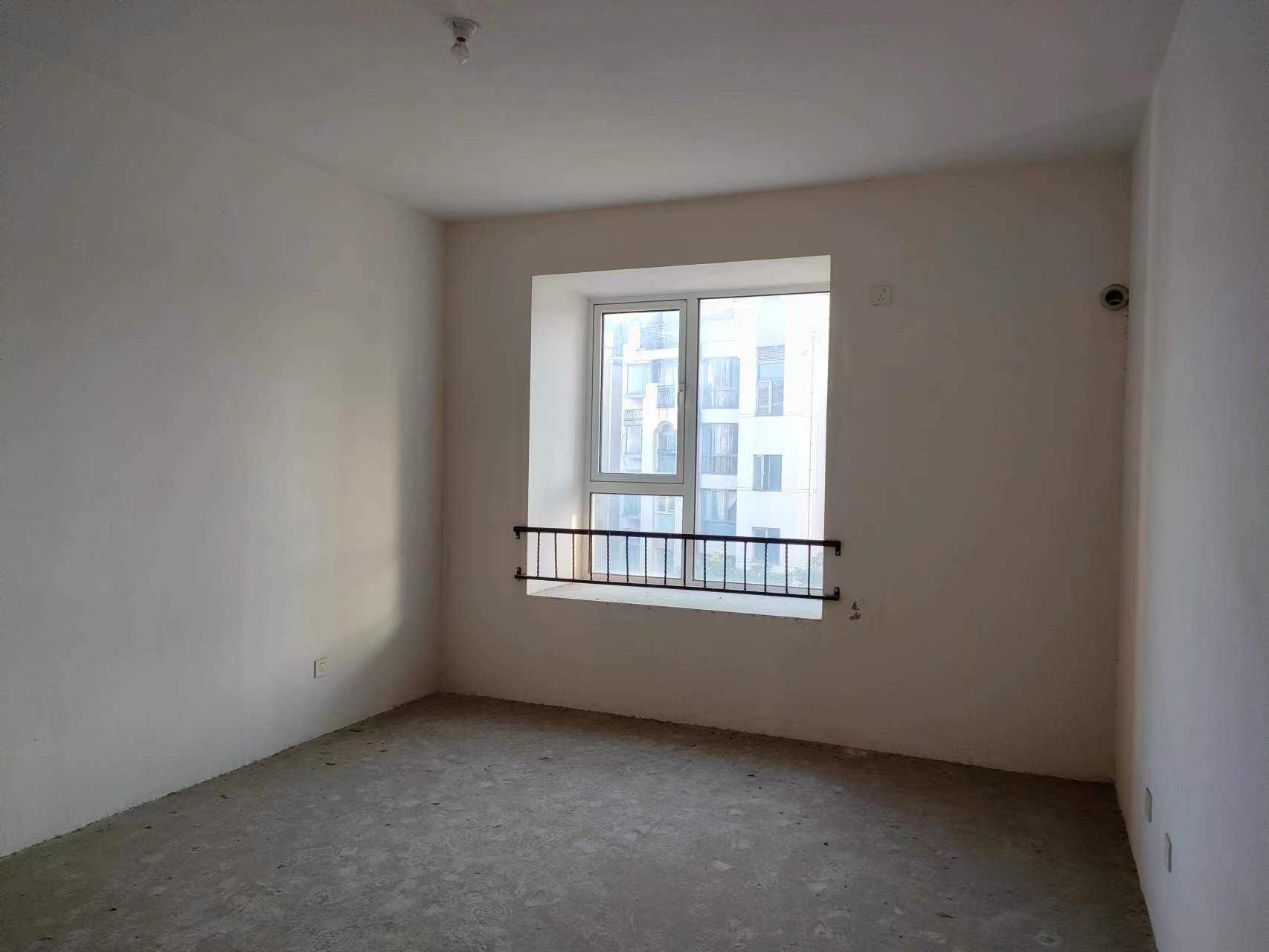 军山花园 4室2厅2卫 186m&sup2;