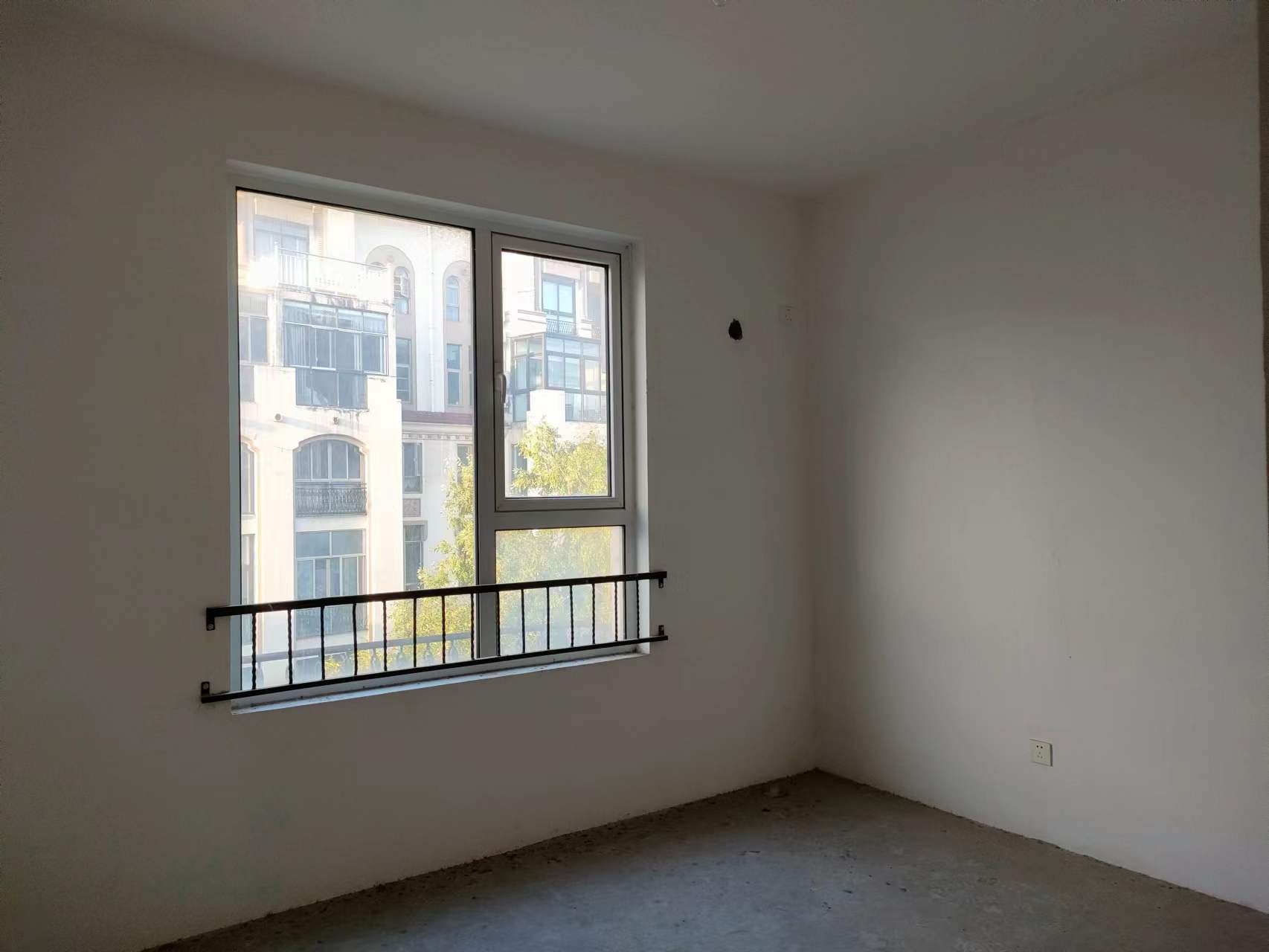 军山花园 4室2厅2卫 186m&sup2;