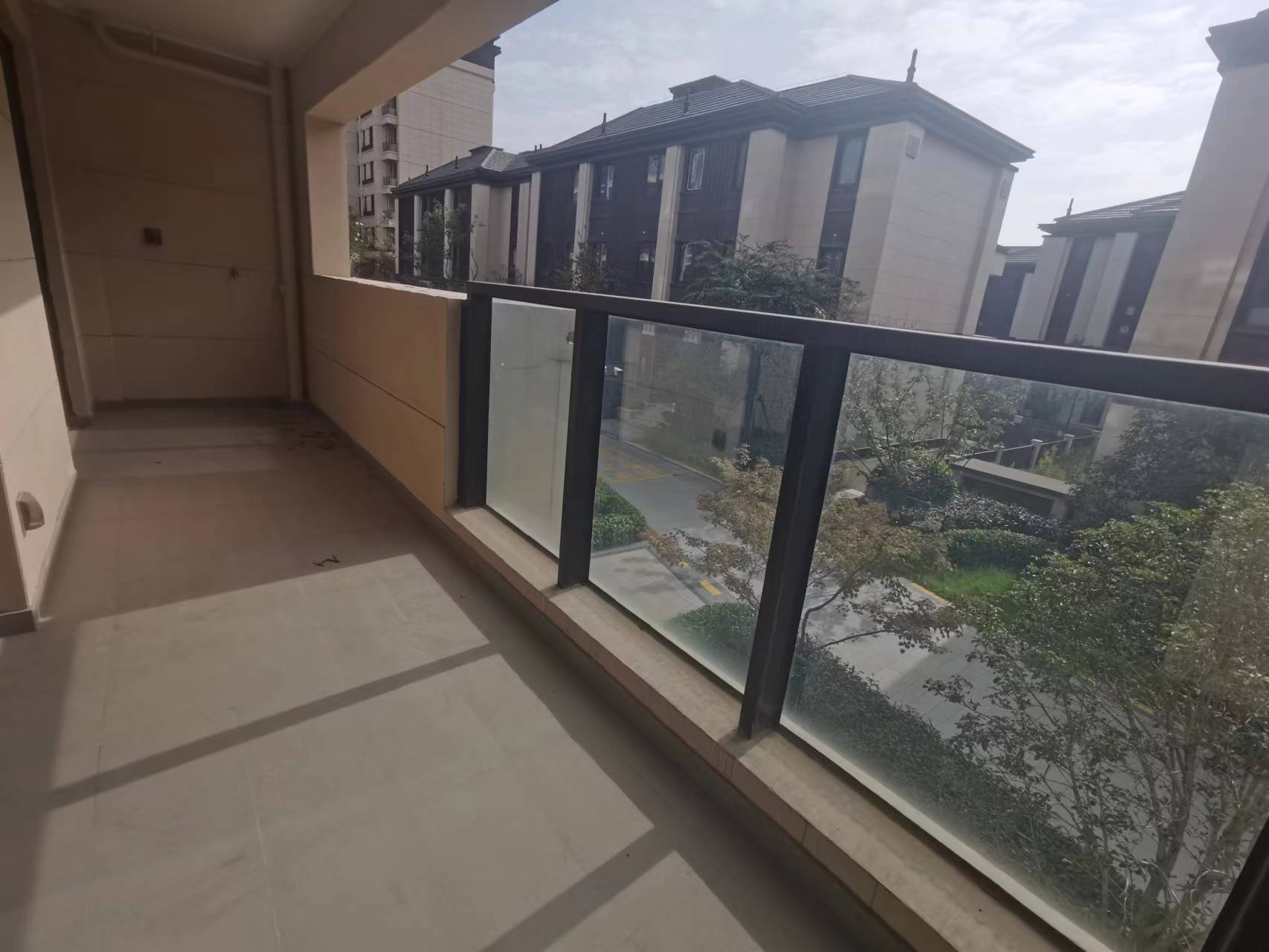 龙湖天宸源著 4室2厅2卫 140m&sup2;