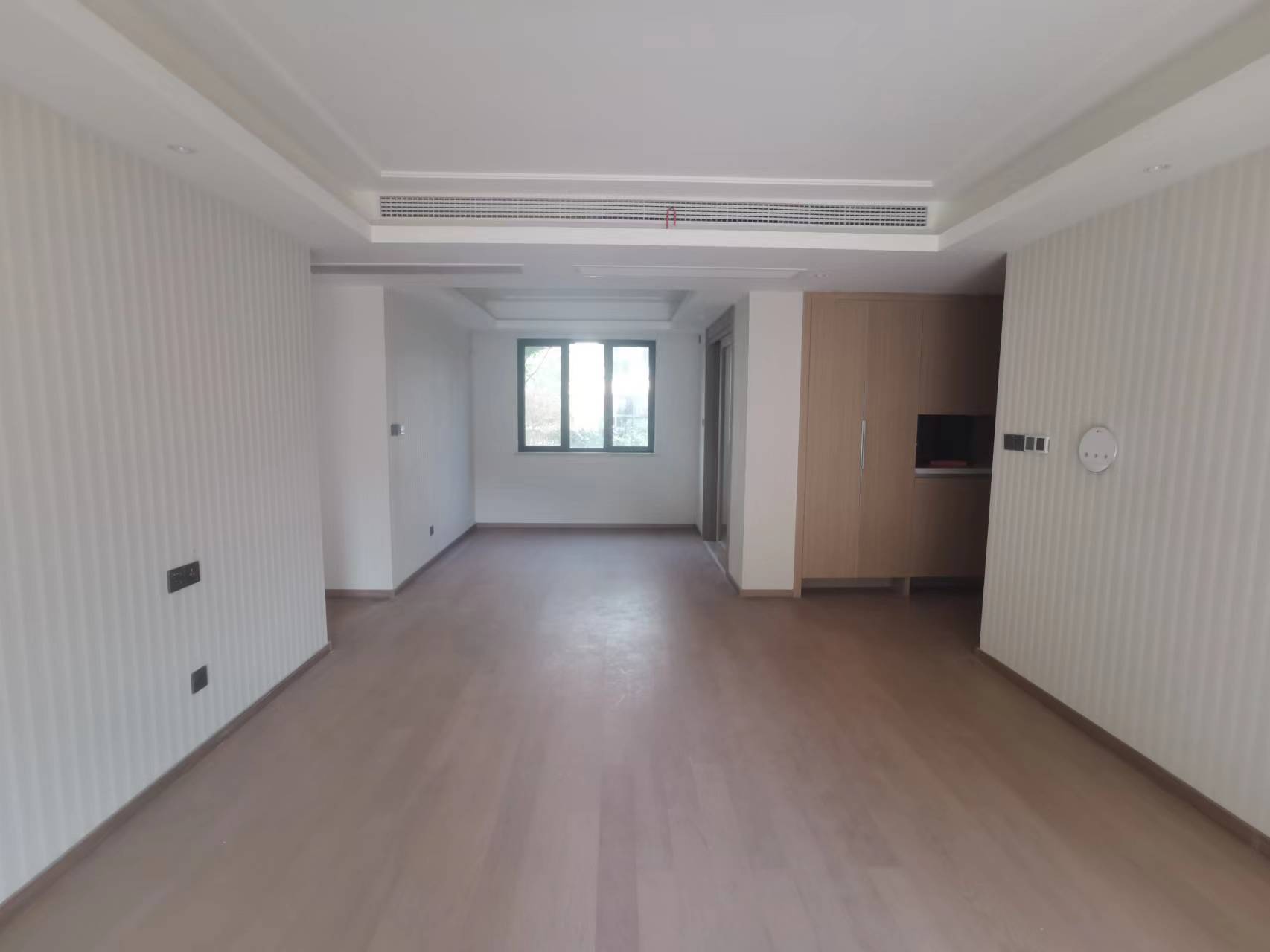 龙湖天宸源著 4室2厅2卫 140m&sup2;