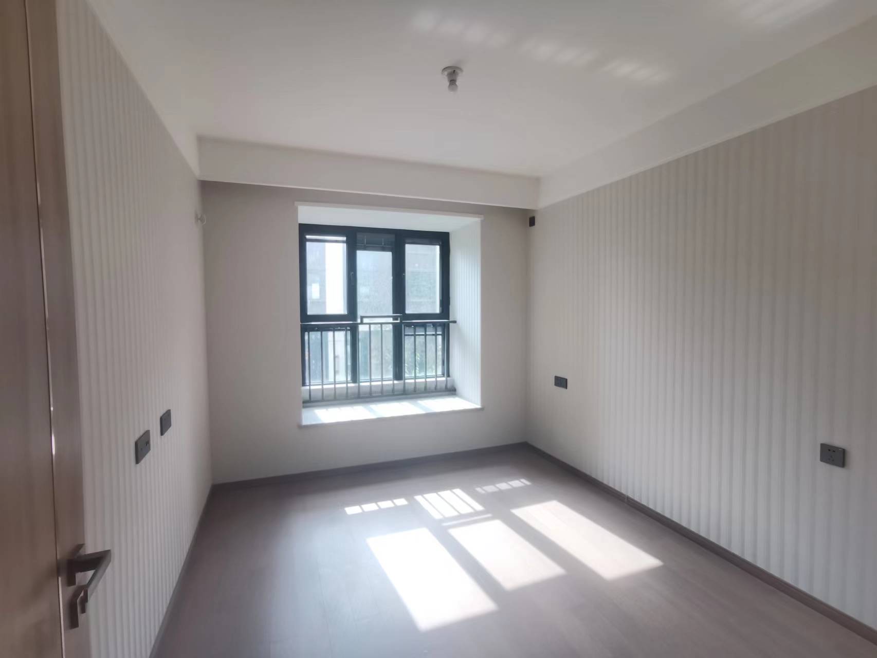 龙湖天宸源著 4室2厅2卫 140m&sup2;