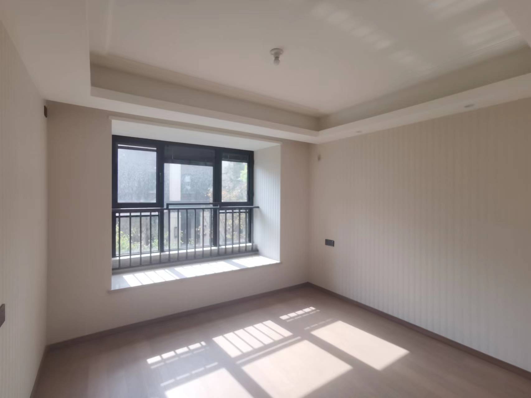 龙湖天宸源著 4室2厅2卫 140m&sup2;