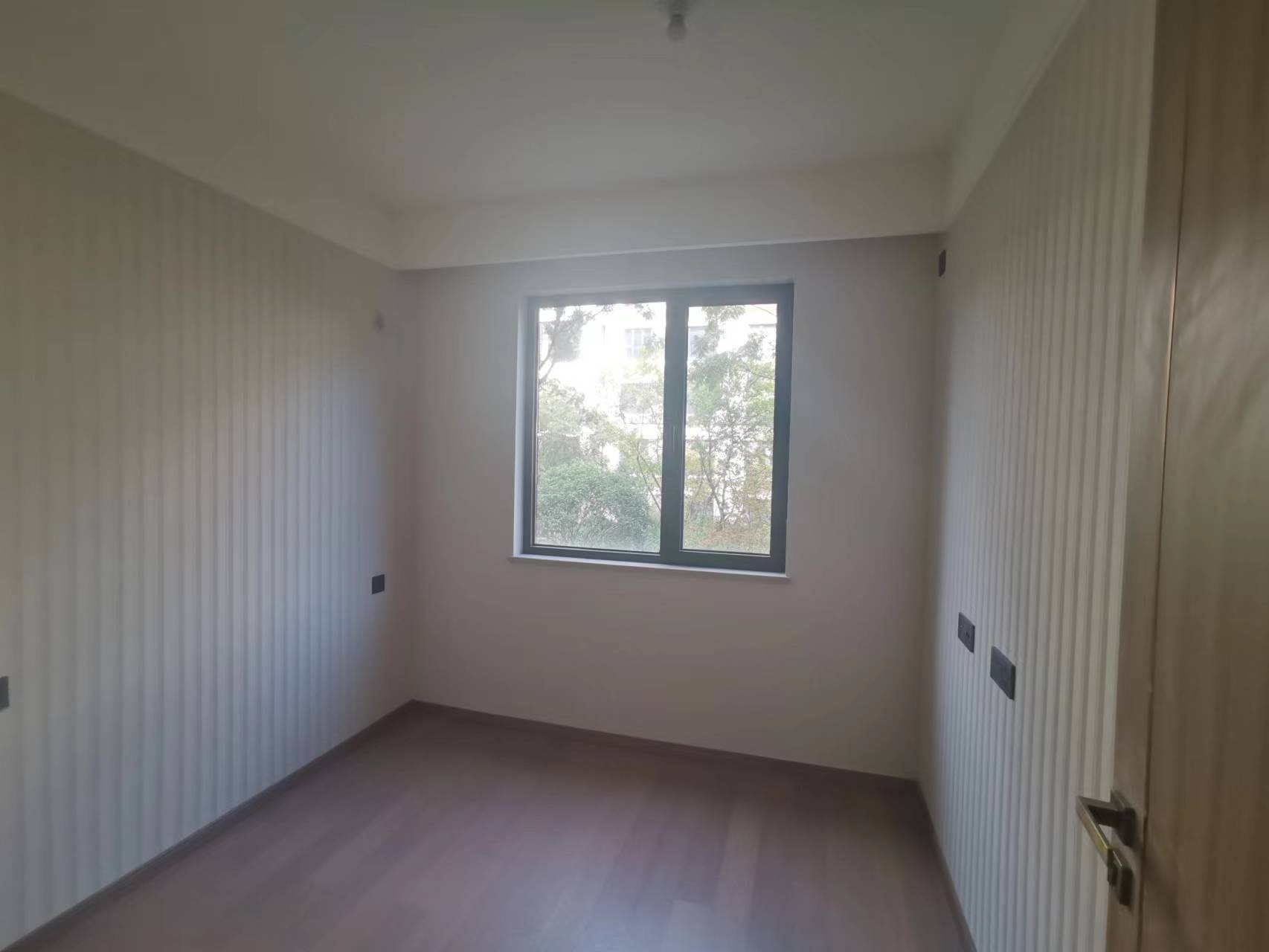 龙湖天宸源著 4室2厅2卫 140m&sup2;
