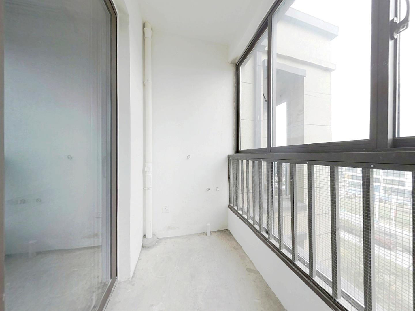万濠瑜园 4室2厅3卫 251.00m²