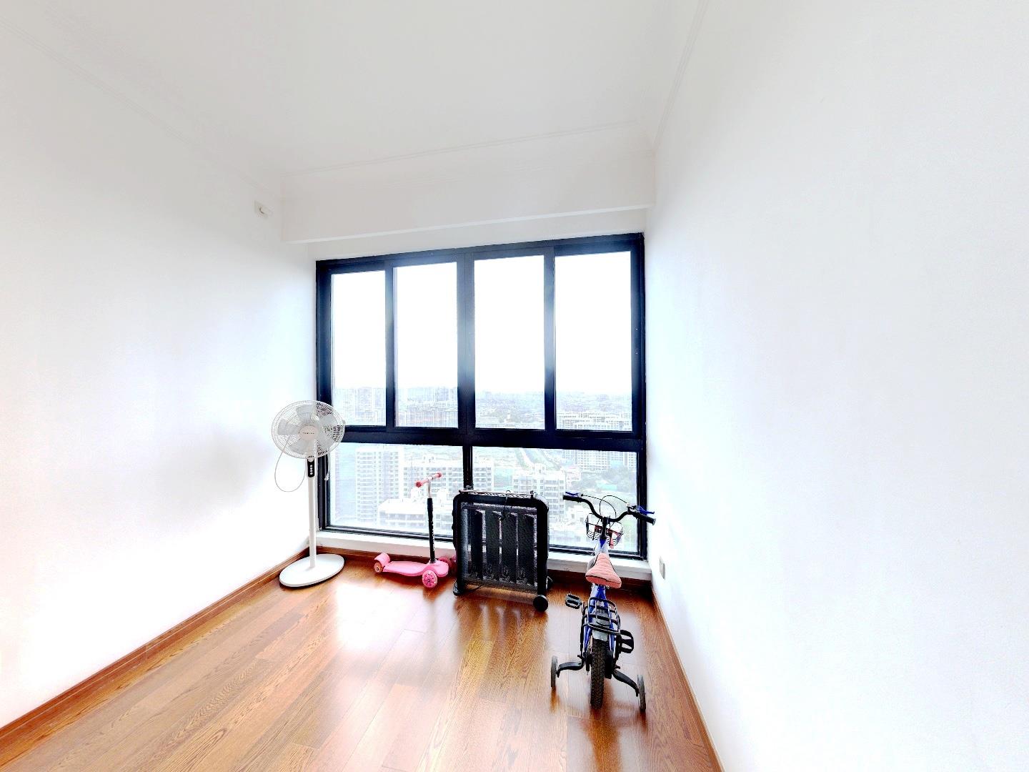 雍华府 3室2厅2卫 114m&sup2;