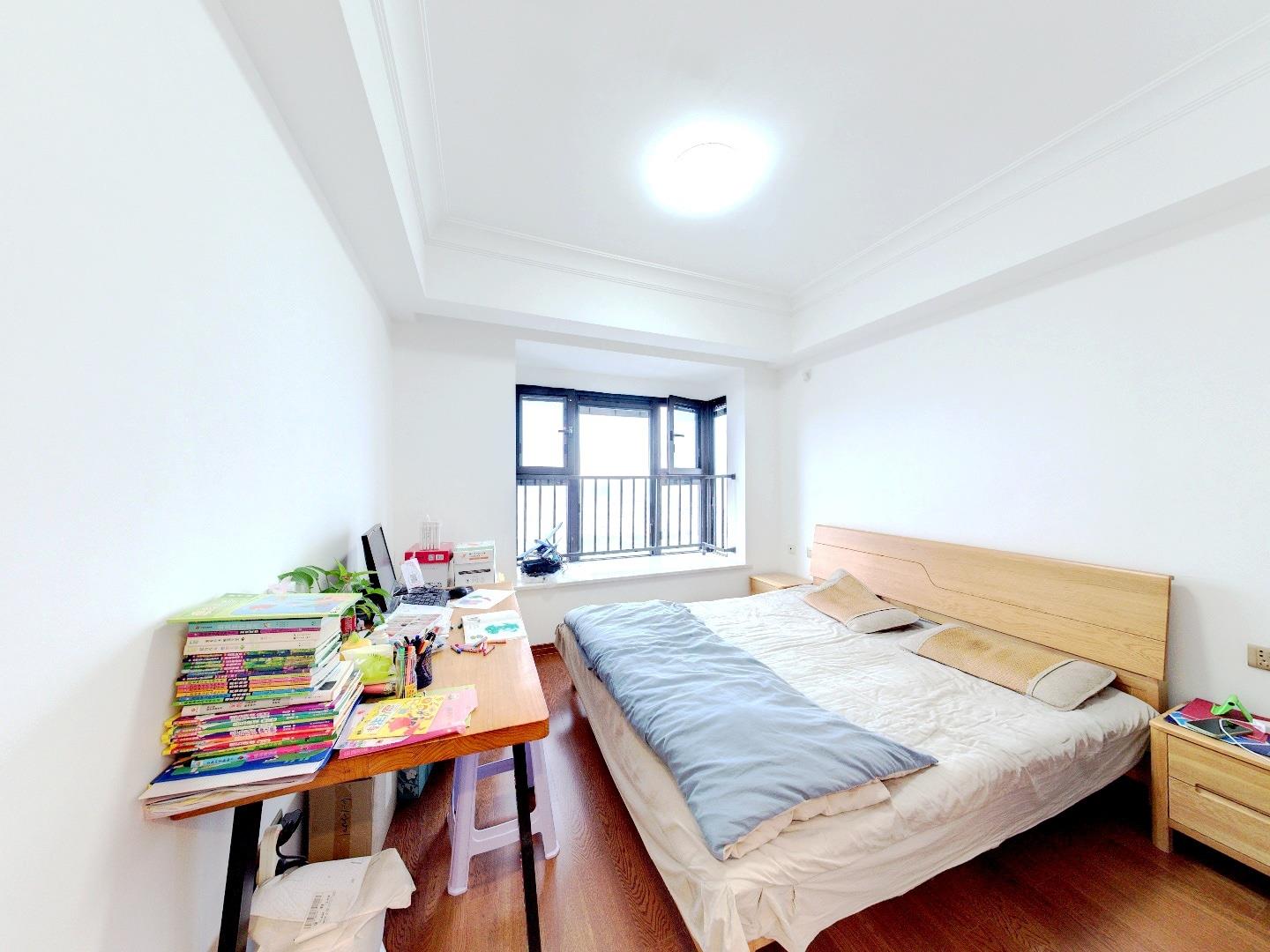 雍华府 3室2厅2卫 114m&sup2;