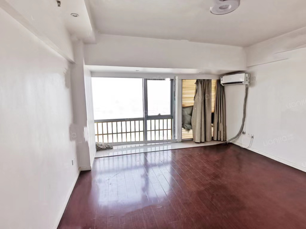 人民东路699号京扬数码城 1室1厅1卫 42.24m&sup2;