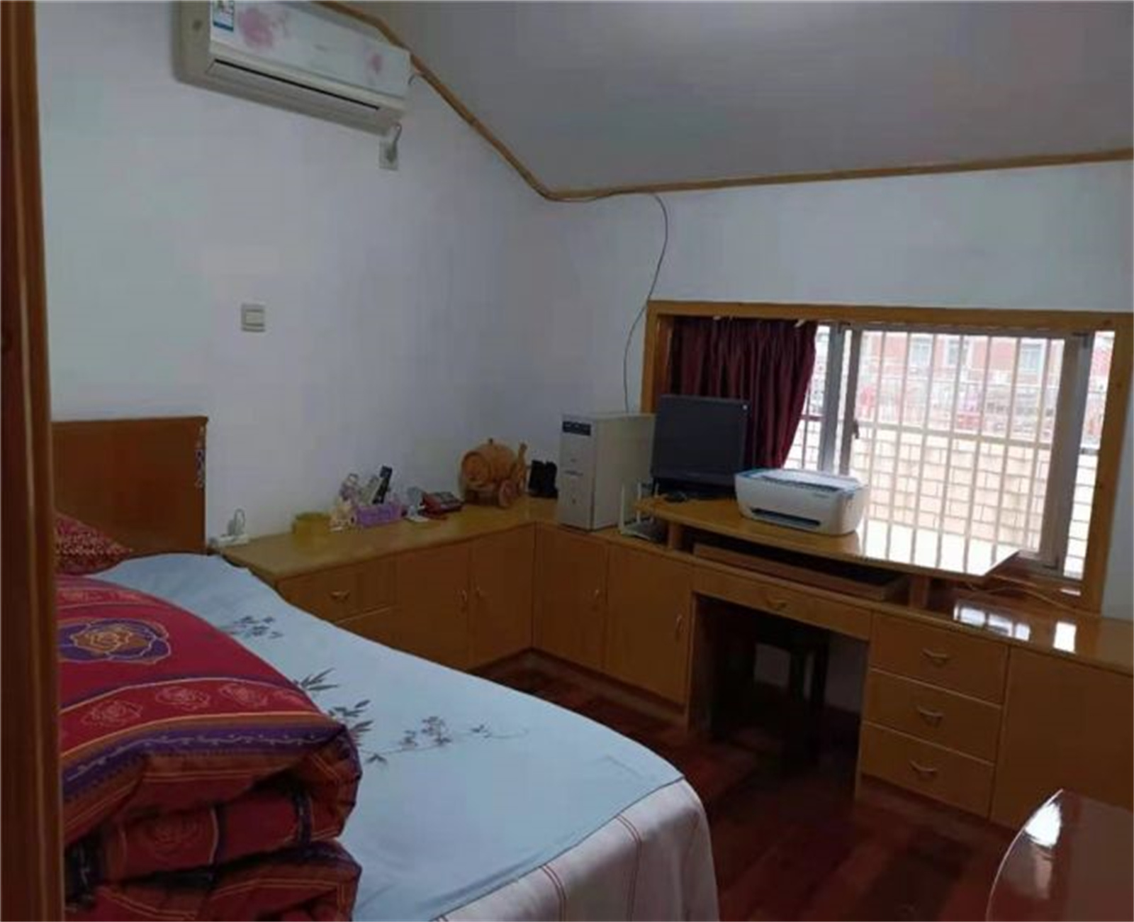 小石桥花苑 5室2厅2卫 183m&sup2;