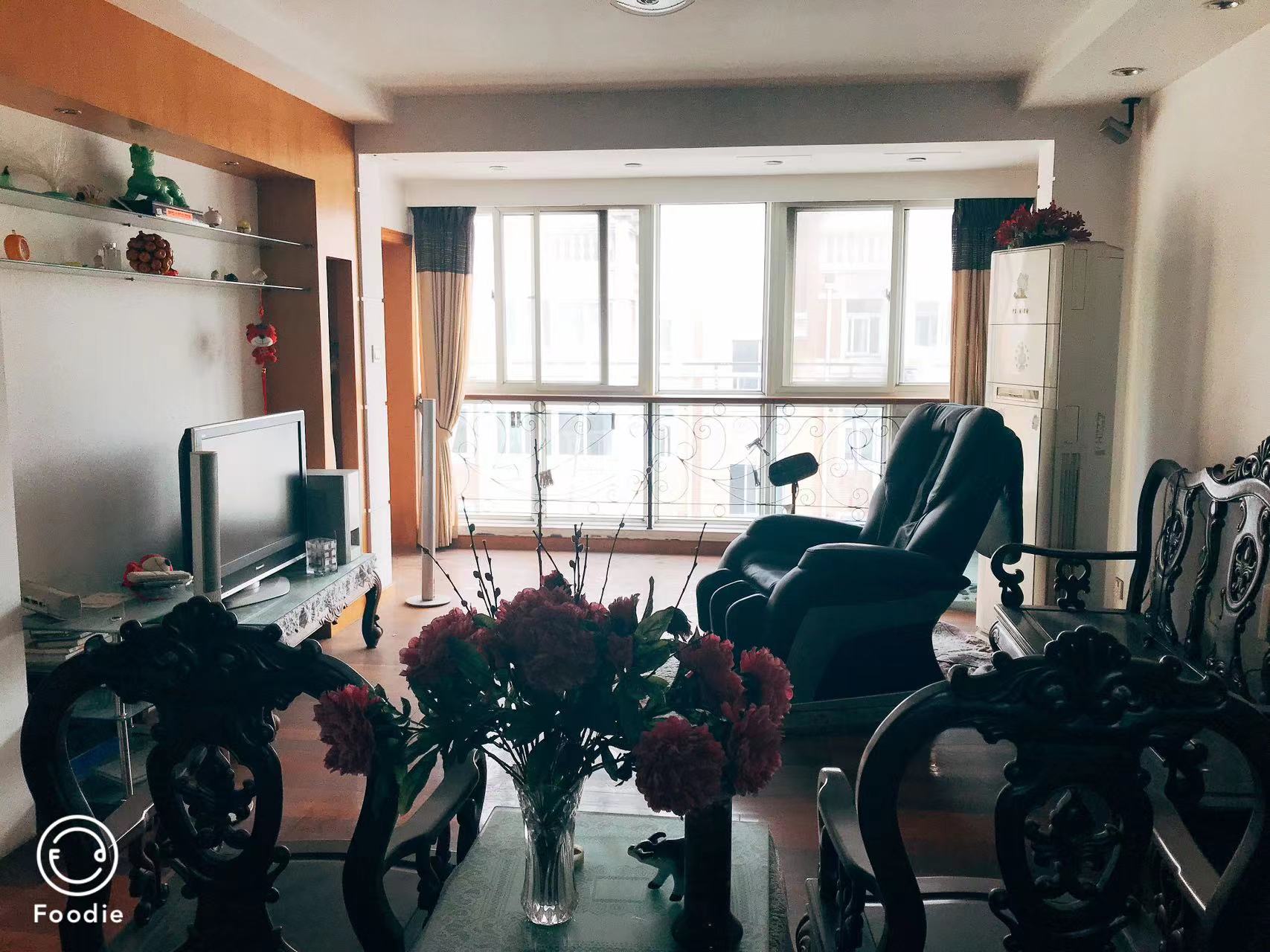 东昇花园 7室2厅3卫 244.00m&sup2;