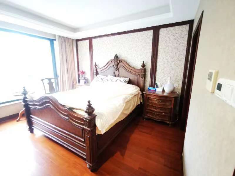 春晖花园 5室3厅5卫 304.30m&sup2;