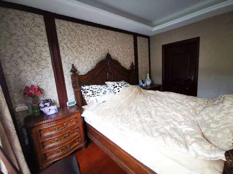 春晖花园 5室3厅5卫 304.30m&sup2;