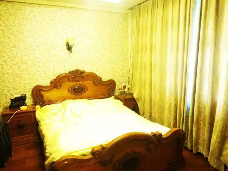 春晖花园 5室3厅5卫 304.30m&sup2;