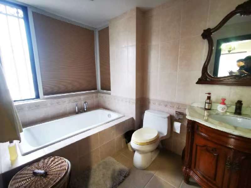 春晖花园 5室3厅5卫 304.30m&sup2;