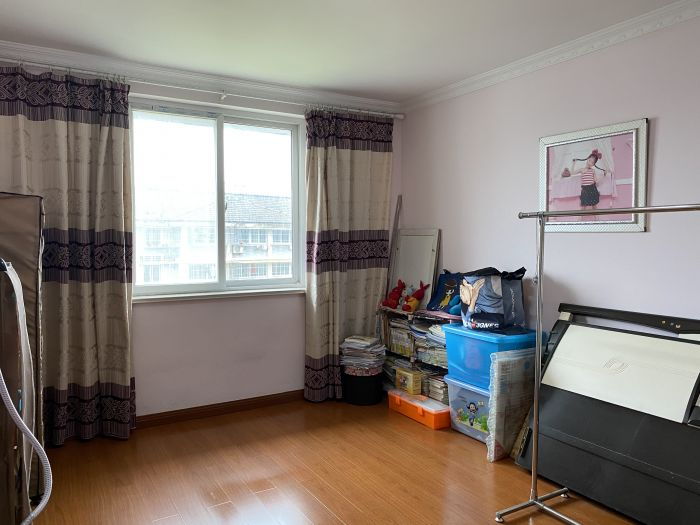 天山花苑 3室2厅1卫 134m&sup2;