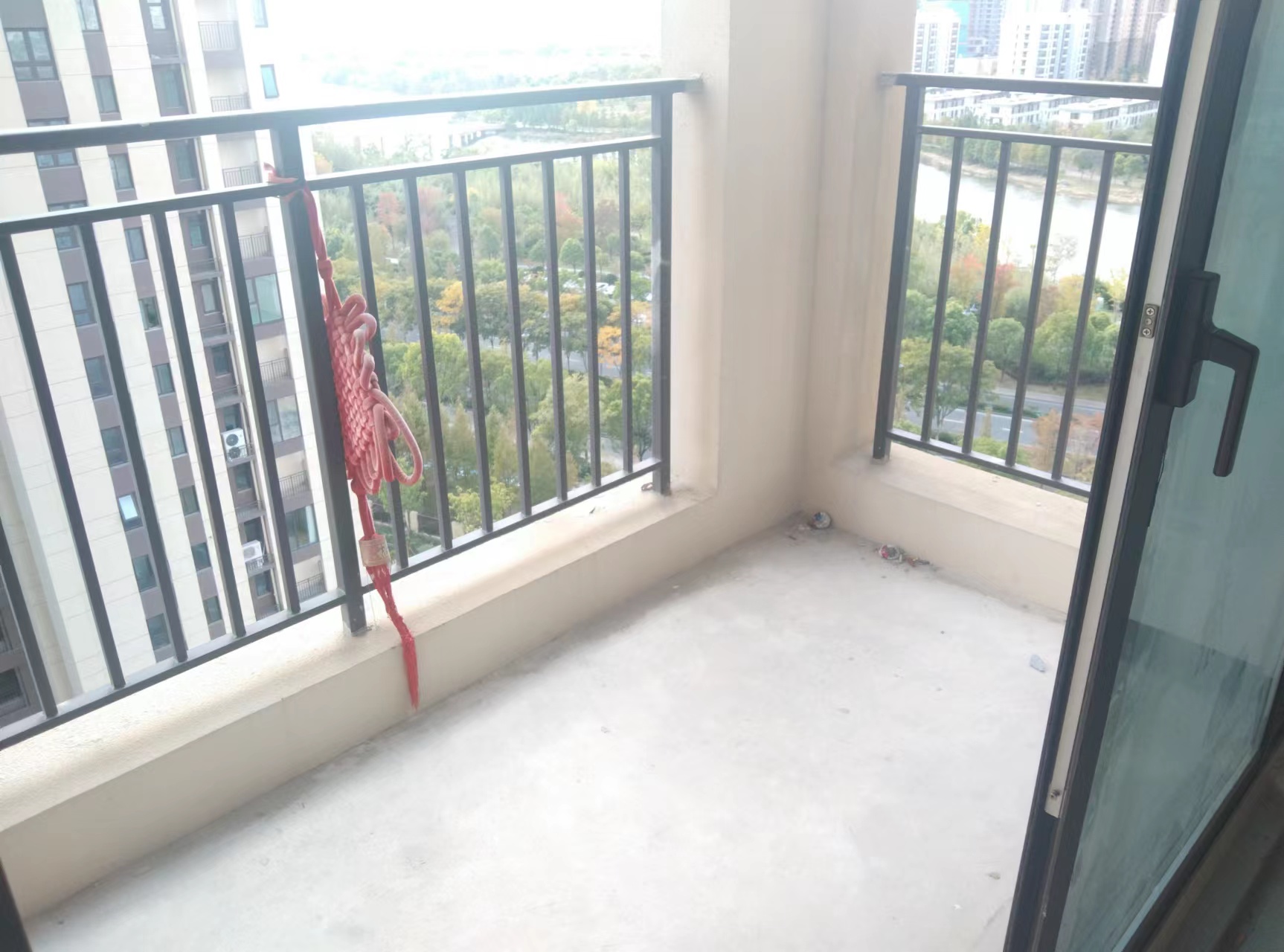 绿地新里城 3室2厅1卫 90m&sup2;