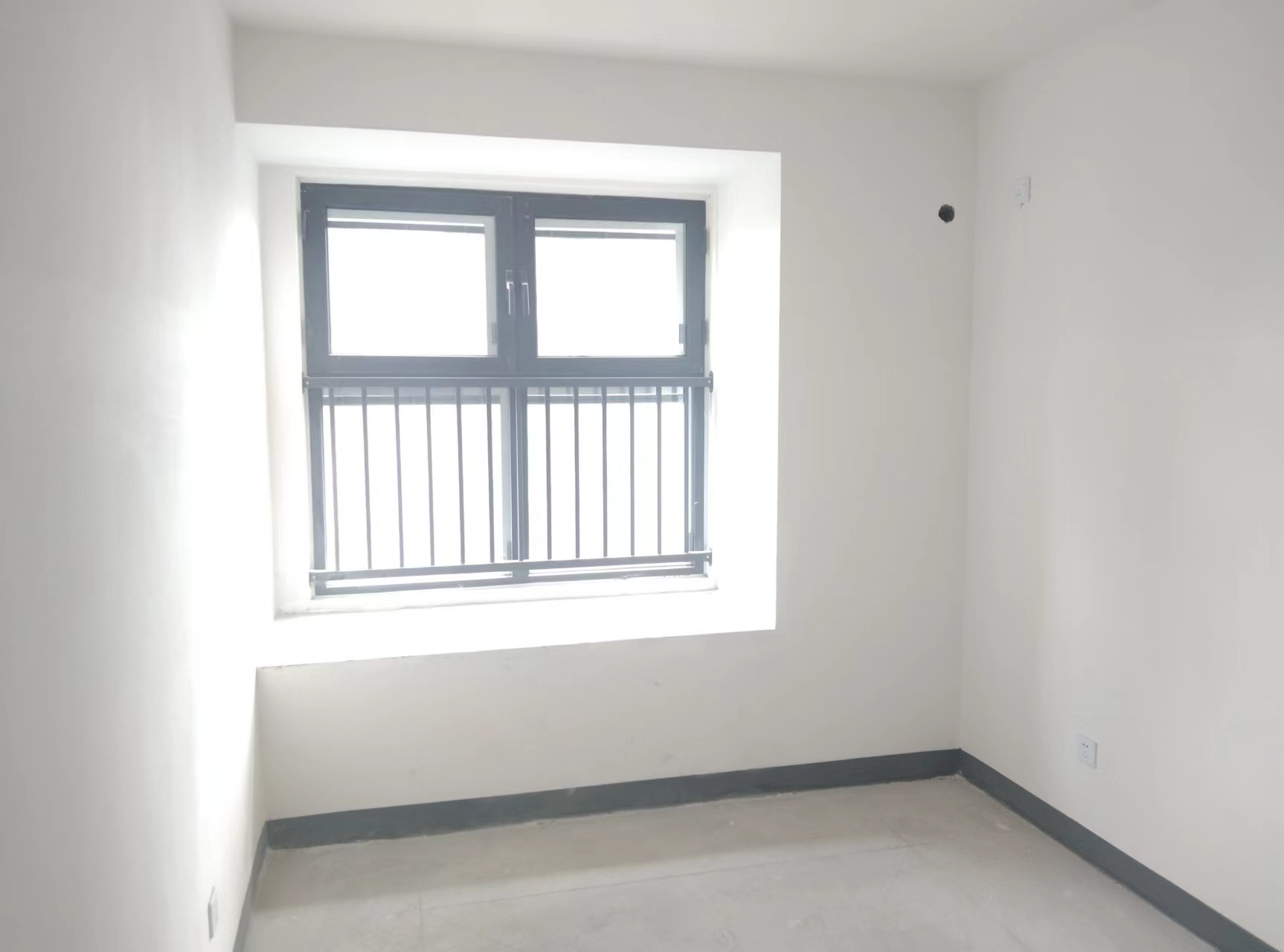 绿地新里城 3室2厅1卫 90m&sup2;