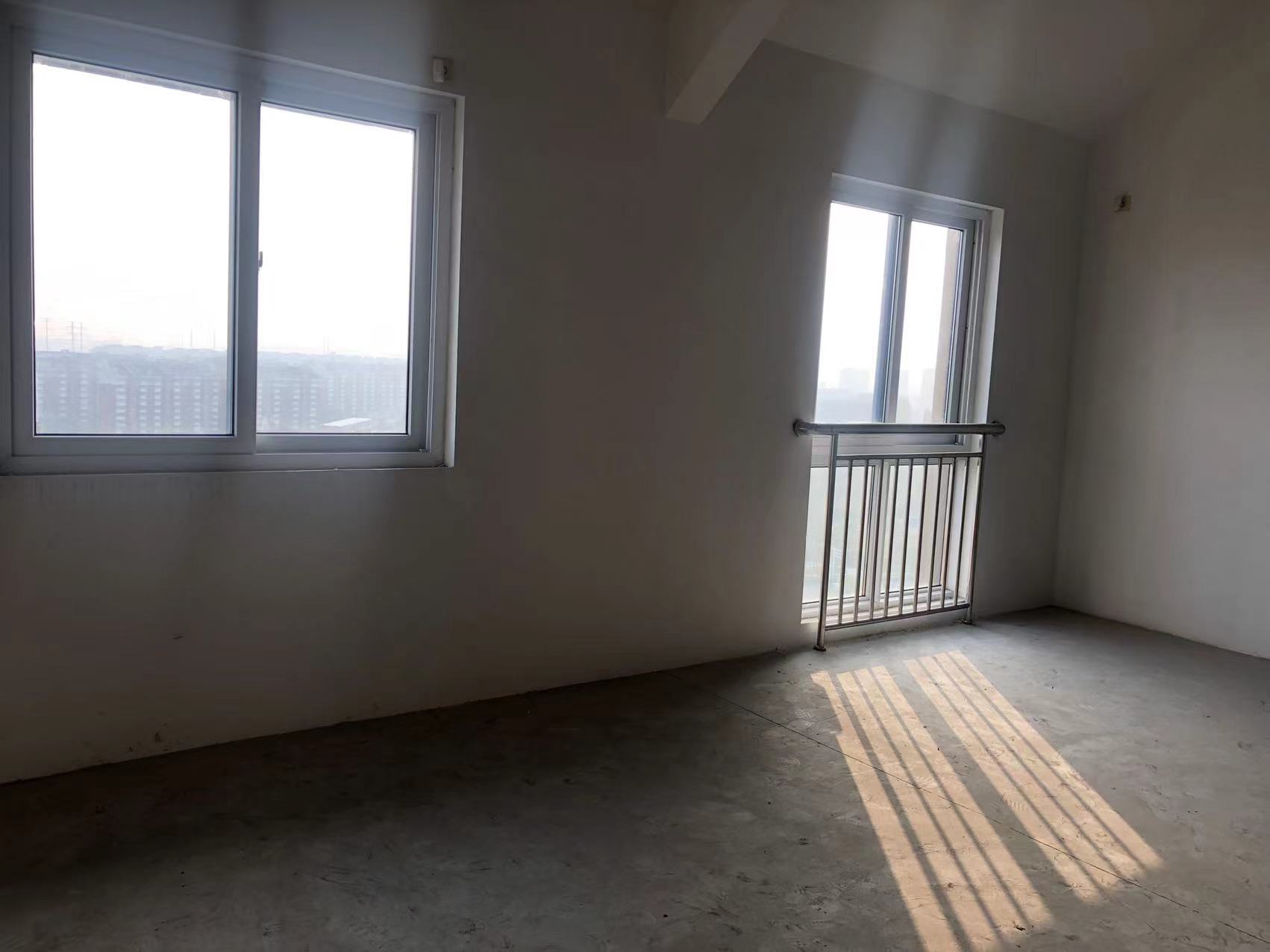白龙花苑 3室2厅1卫 135m&sup2;