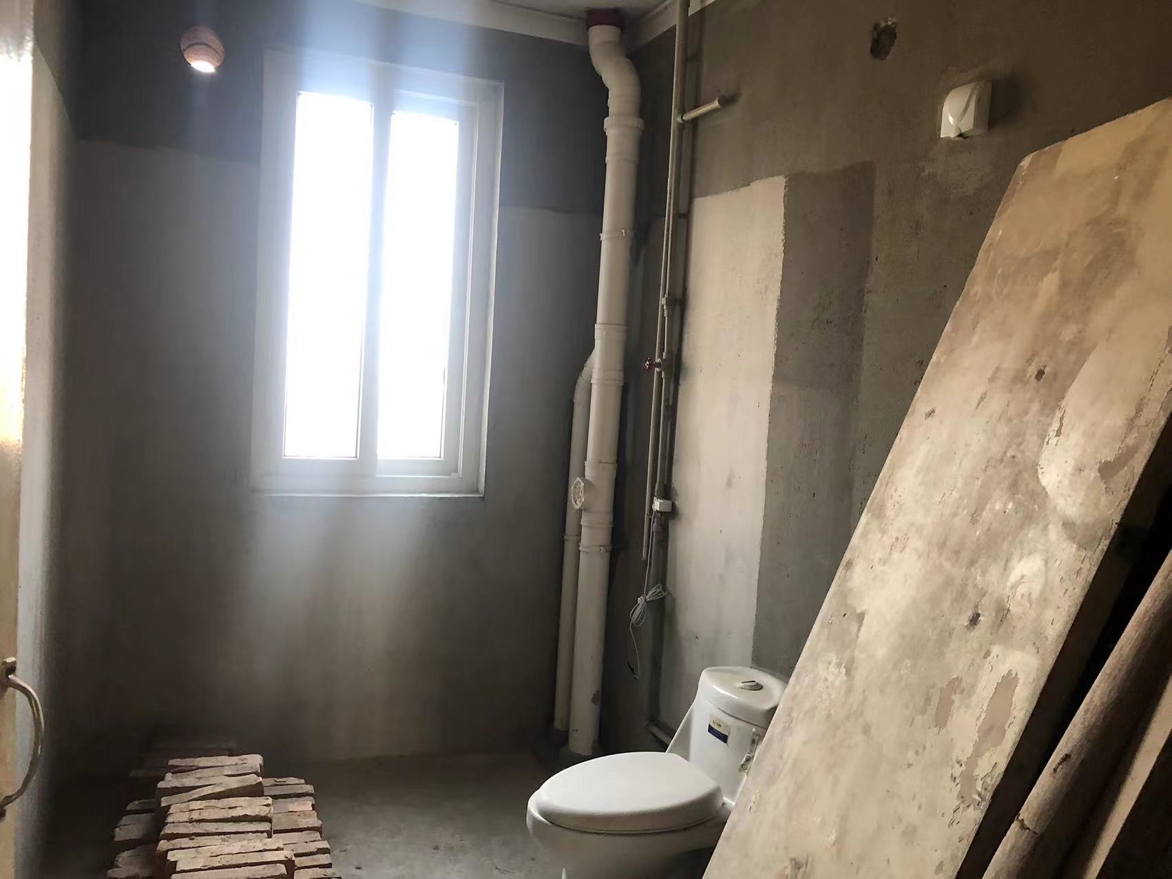 白龙花苑 3室2厅1卫 135m&sup2;