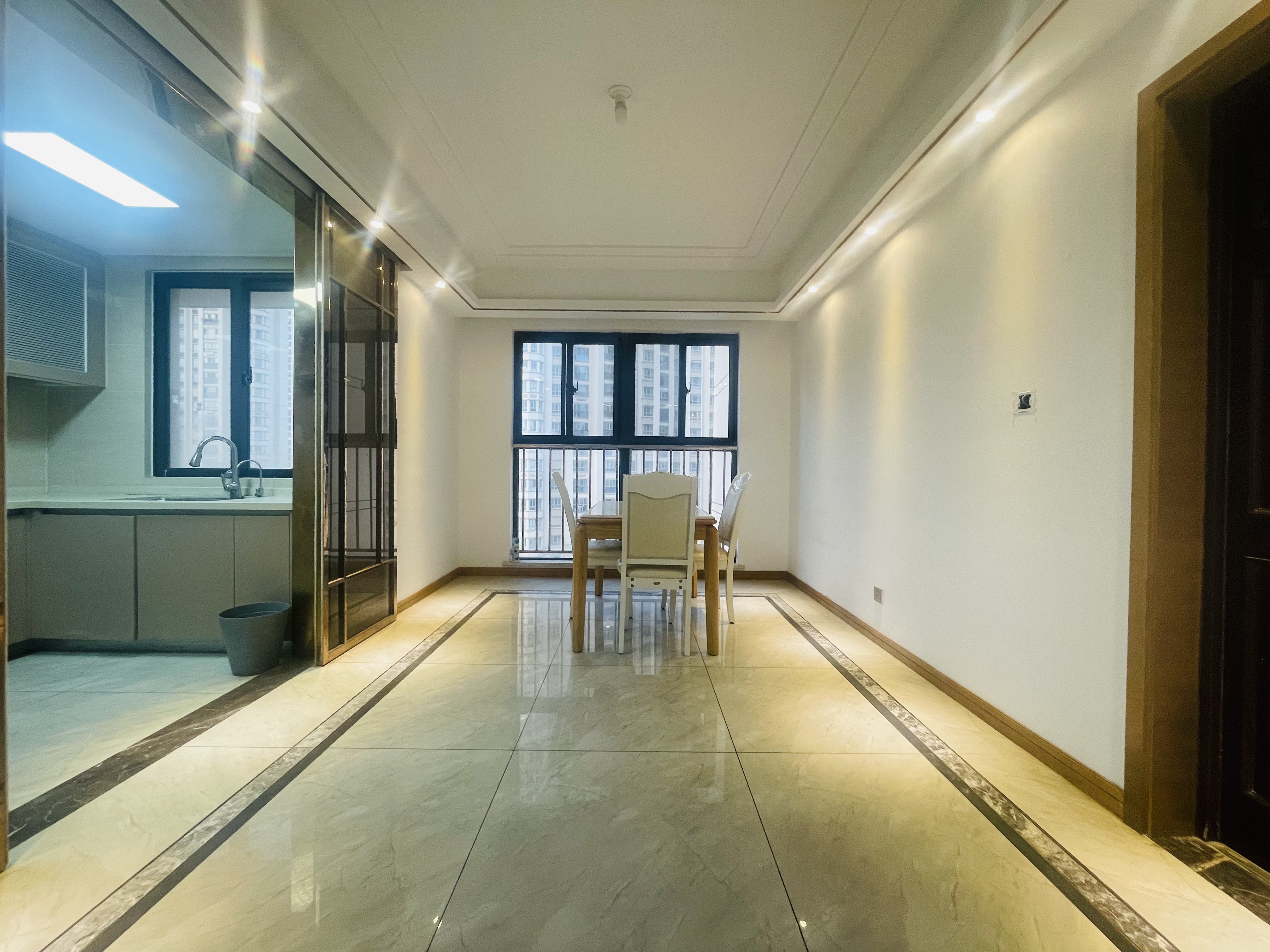 中南世纪花城三期 3室2厅2卫 140.00m²