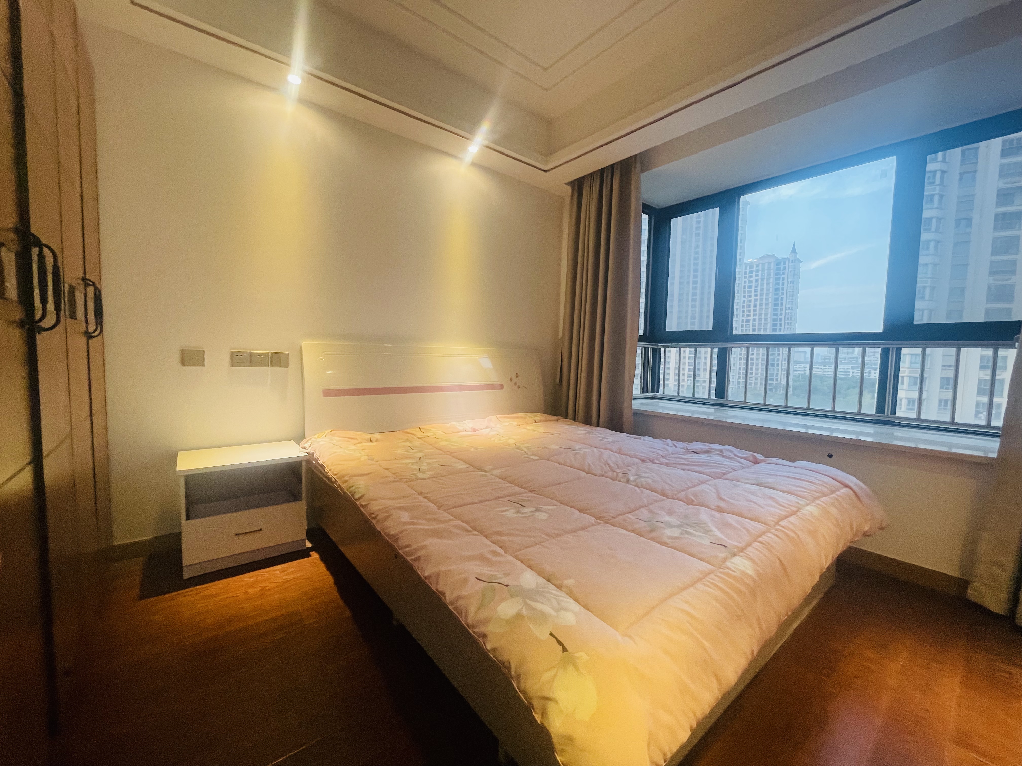 中南世纪花城三期 3室2厅2卫 140.00m&sup2;