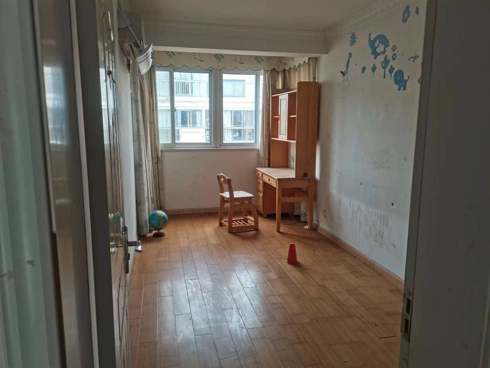 东晖花园 4室2厅1卫 134m&sup2;