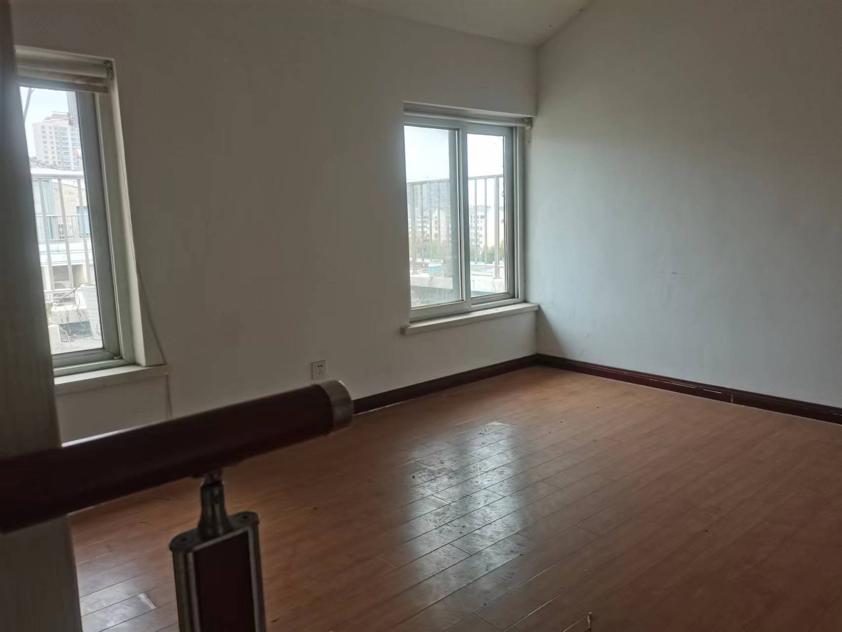 东晖花园 4室2厅1卫 134m&sup2;