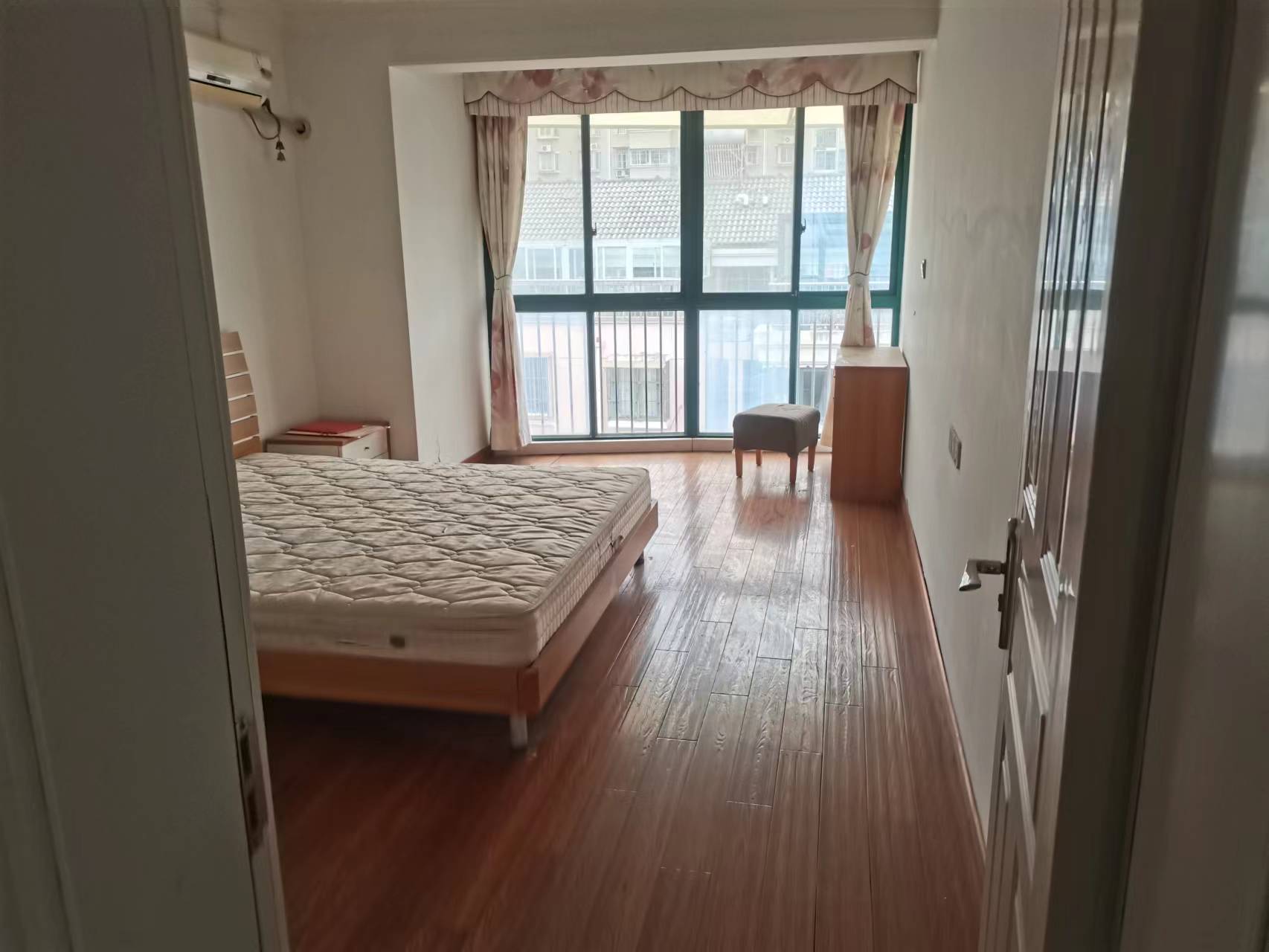 东晖花园 4室2厅1卫 134m&sup2;