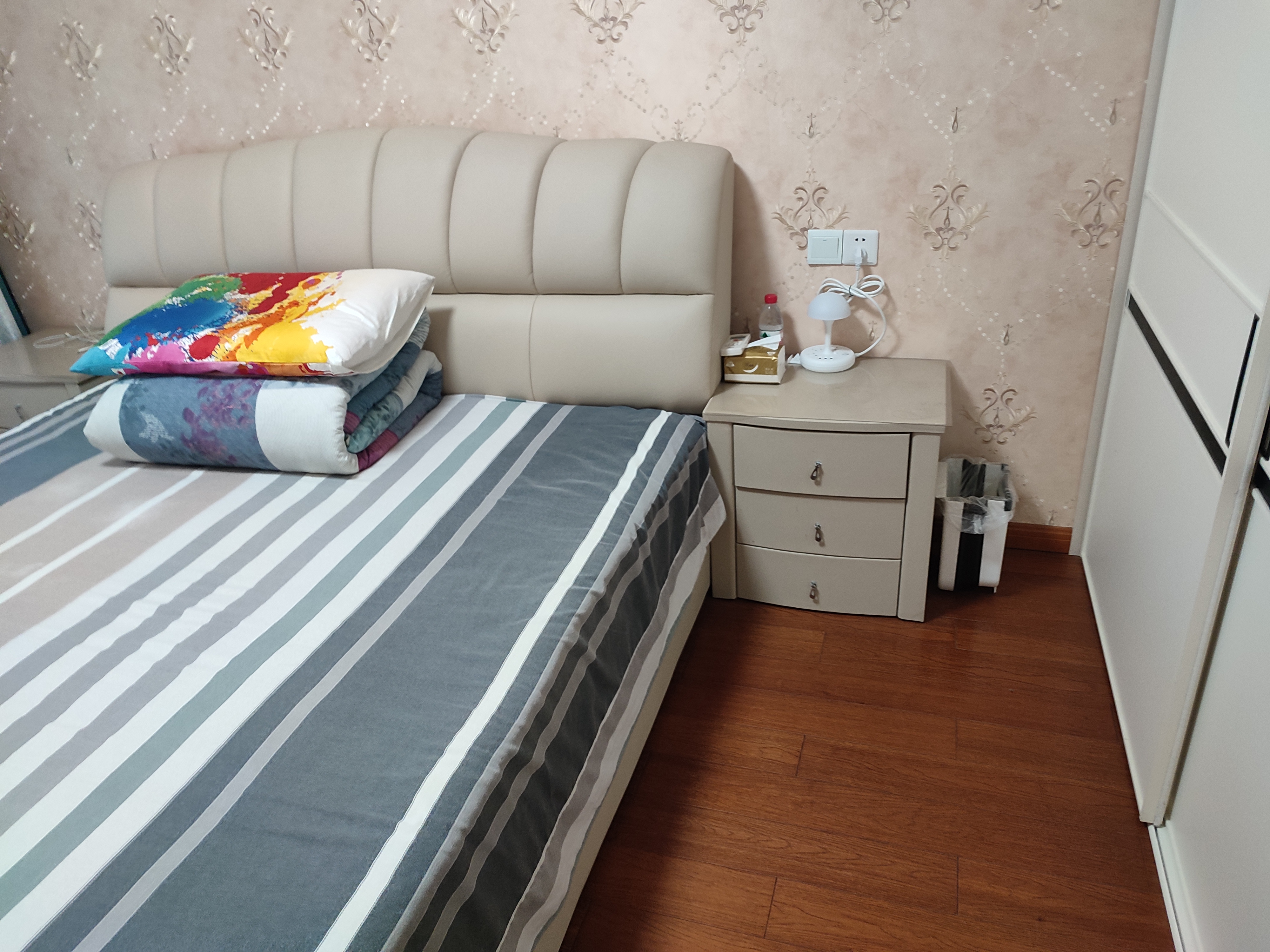 外滩花苑 3室2厅2卫 96.00m&sup2;